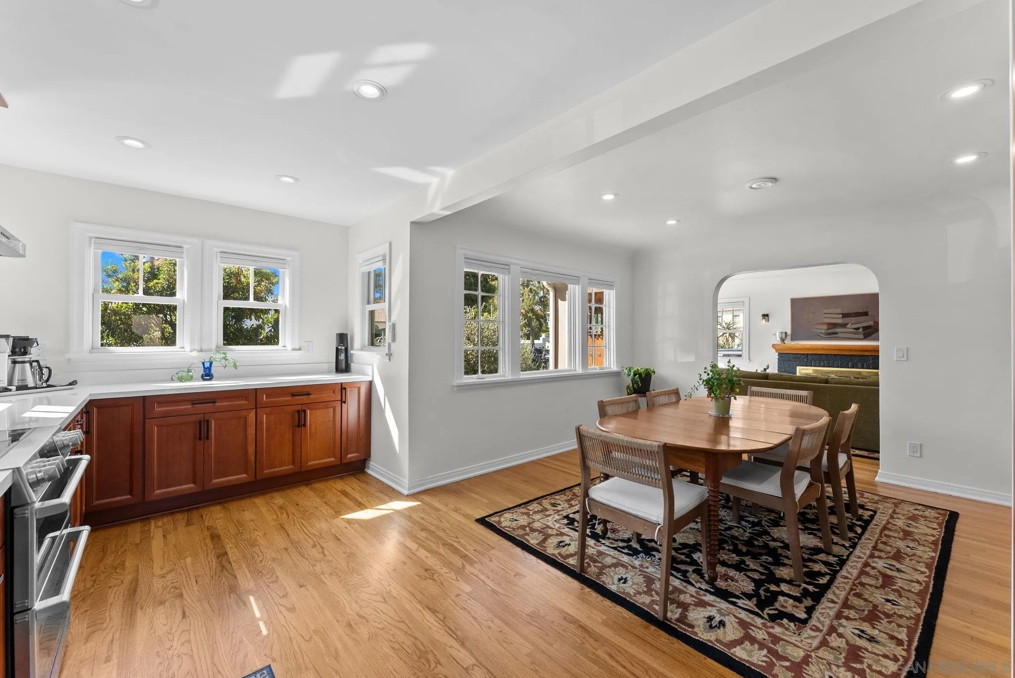 https://cdn.realtyfeed.com/cdn/127/260024396/120b5ec4b56f52114d2ba6958759cb43.webp