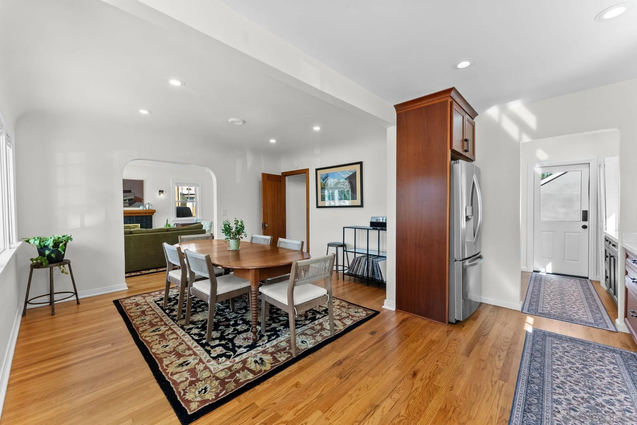 https://cdn.realtyfeed.com/cdn/127/260024396/3b00494b655528afc25681320b152b6e.webp