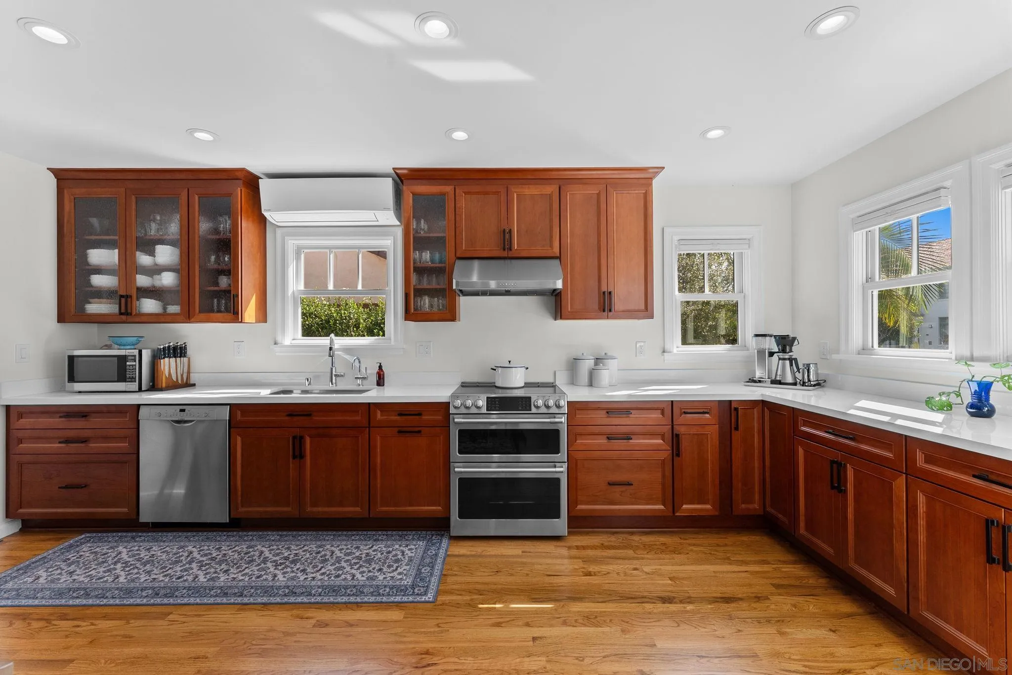 https://cdn.realtyfeed.com/cdn/127/260024396/73cca71ecc85bd10f964dd184b9ff668.webp