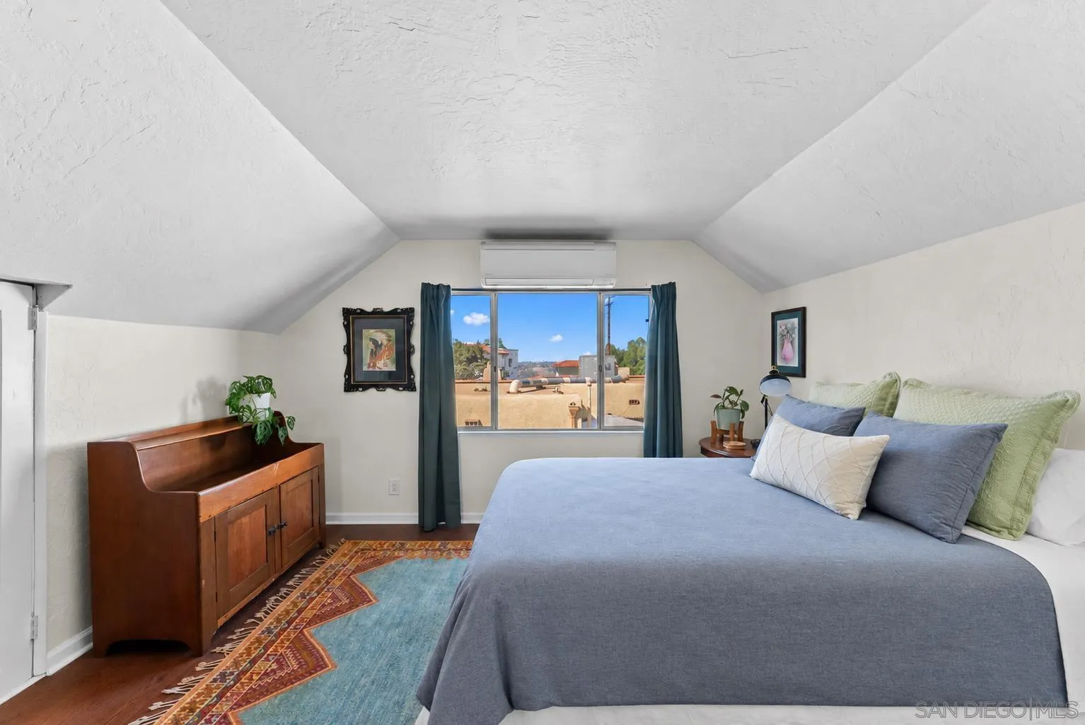 https://cdn.realtyfeed.com/cdn/127/260024396/8e02d0f22a3c4e442d8b700e90de7e90.webp
