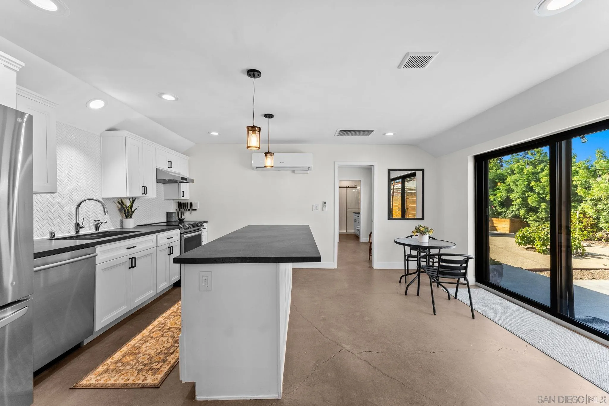 https://cdn.realtyfeed.com/cdn/127/260024396/ae1fe6053d338b78627a016349d7195d.webp