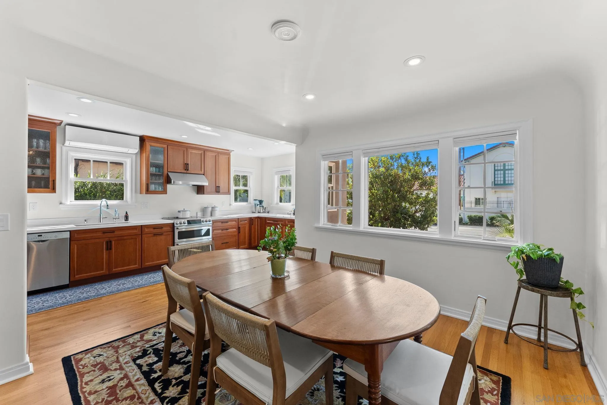 https://cdn.realtyfeed.com/cdn/127/260024396/b4ac5b5bfdff09ae72afb093448b7c67.webp