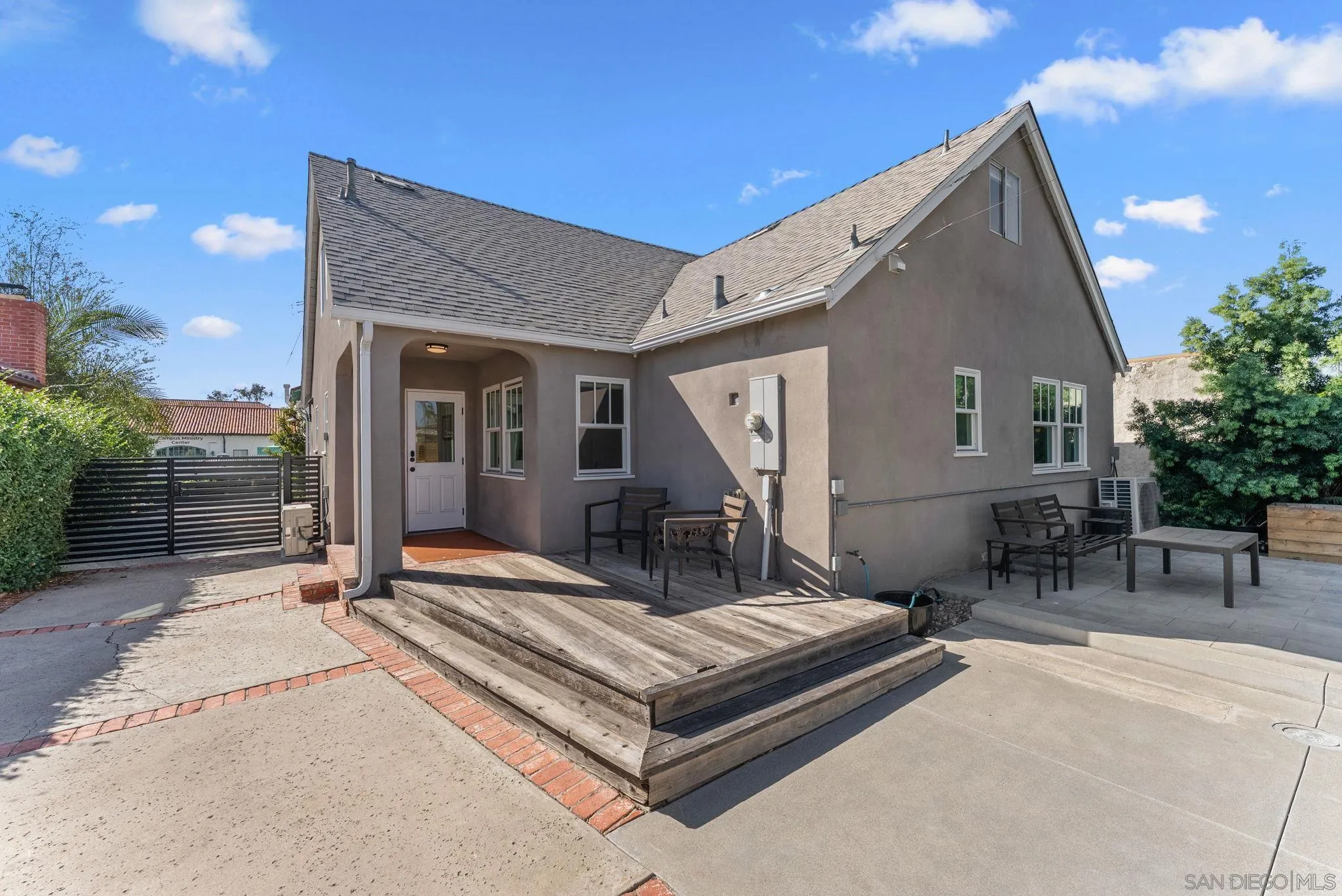 https://cdn.realtyfeed.com/cdn/127/260024396/f44928936c7b00e345b5a2d200ac6a8c.webp