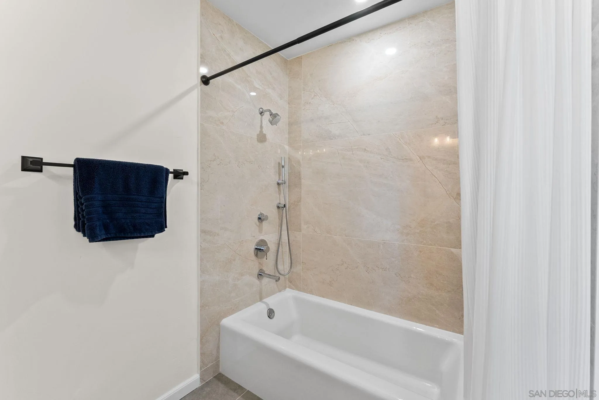 https://cdn.realtyfeed.com/cdn/127/260024396/fa1bc845cb0be78a844855e6299a0cfc.webp