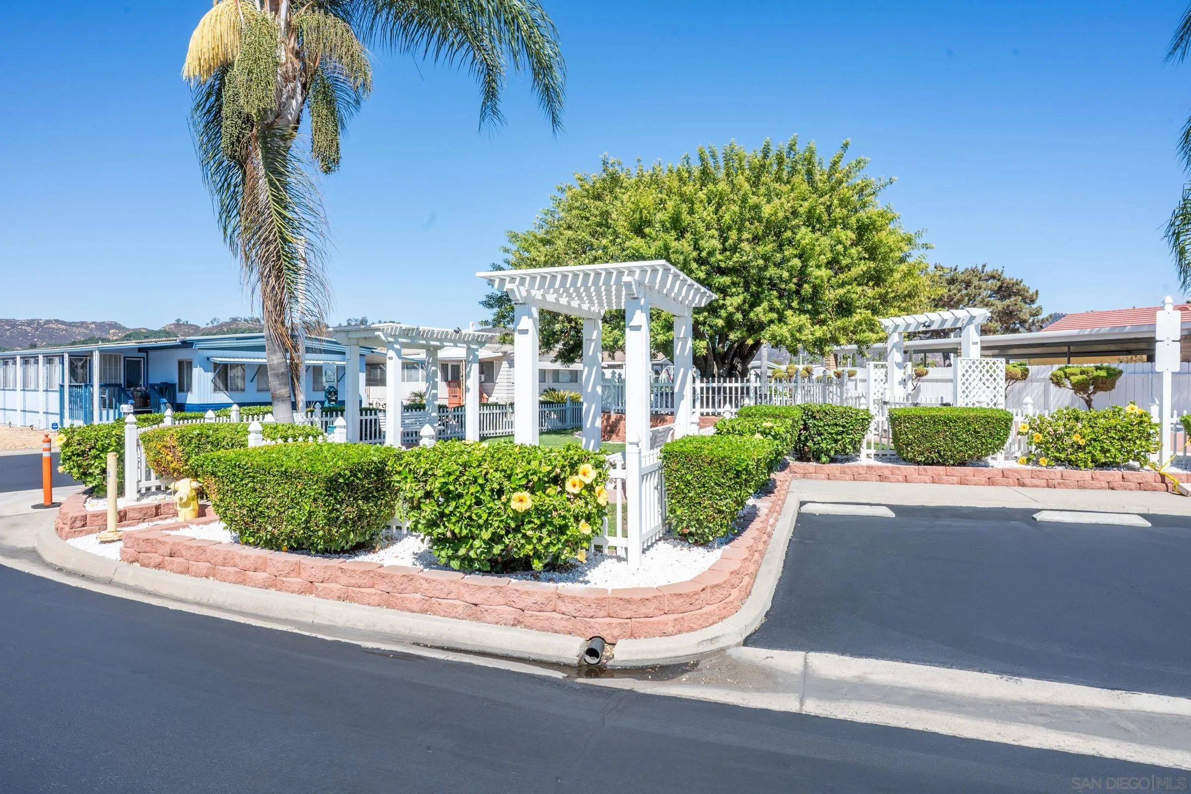 https://cdn.realtyfeed.com/cdn/127/260024404/2661f2d9436fd2f49b7e5d21c327ff16.webp
