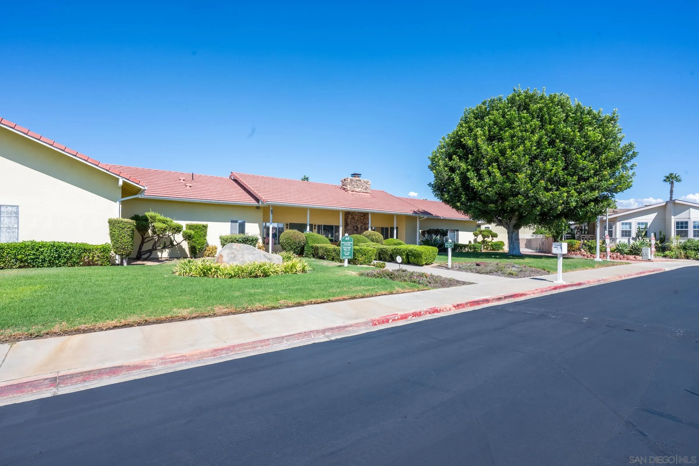 https://cdn.realtyfeed.com/cdn/127/260024404/44495f25bb815f7e4c055eccb4584820.webp