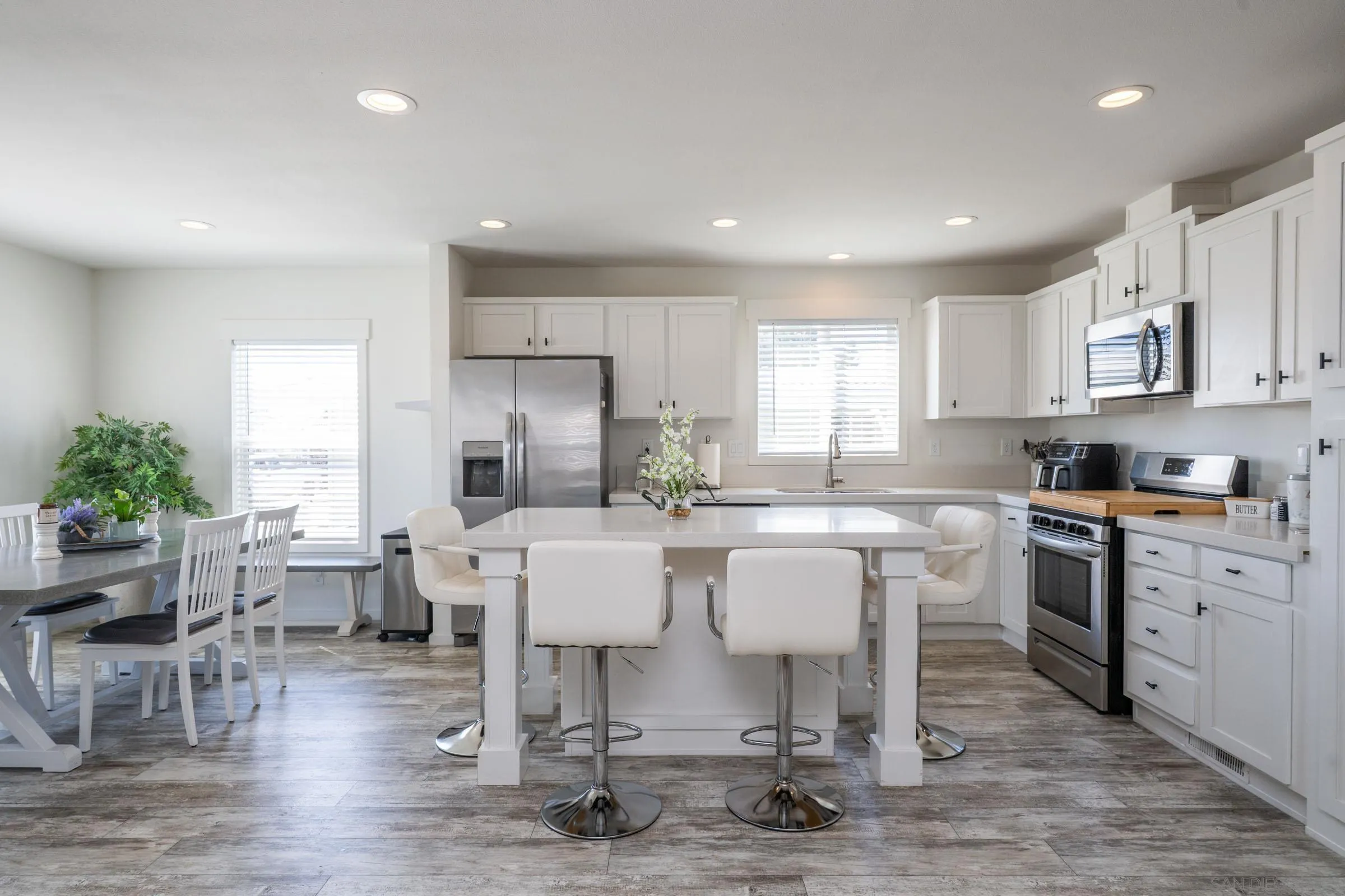 https://cdn.realtyfeed.com/cdn/127/260024404/58ef9e356be34b36bea8a9d09fb1d1ac.webp