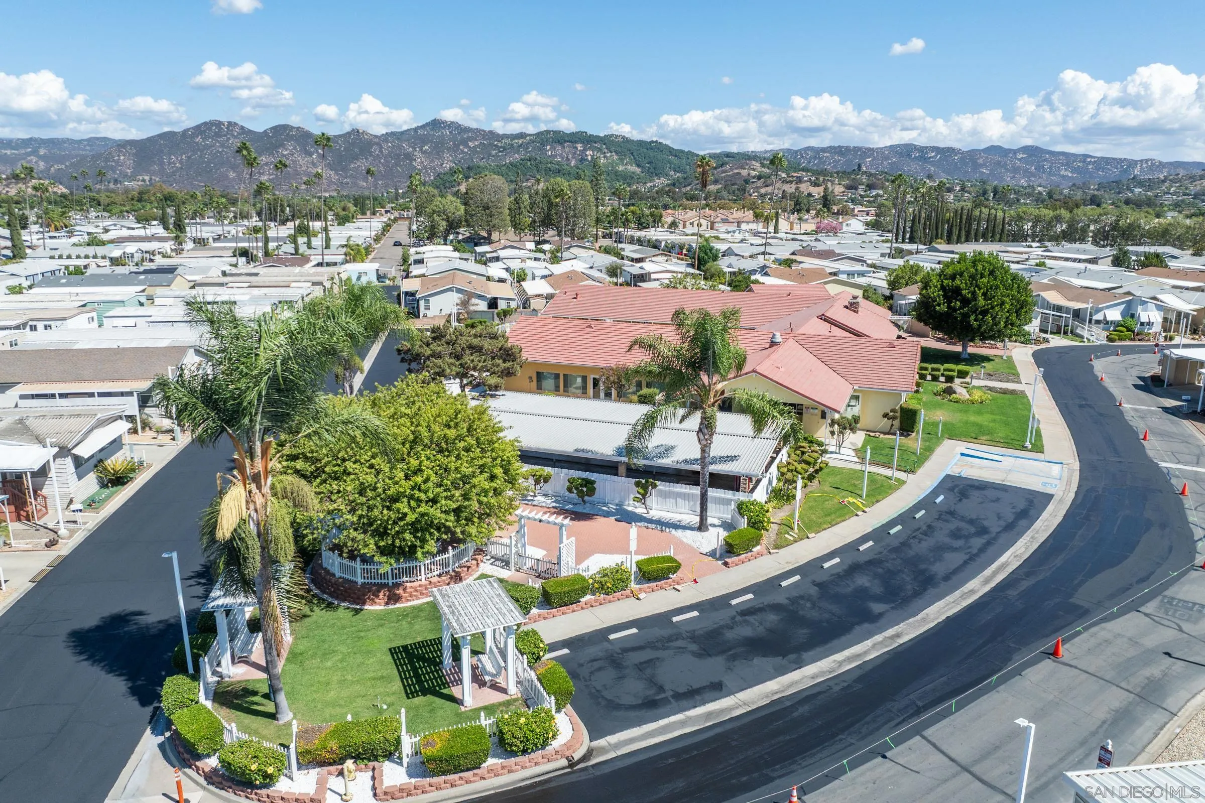 https://cdn.realtyfeed.com/cdn/127/260024404/91069f48d5f11628c58b4fb681b83972.webp