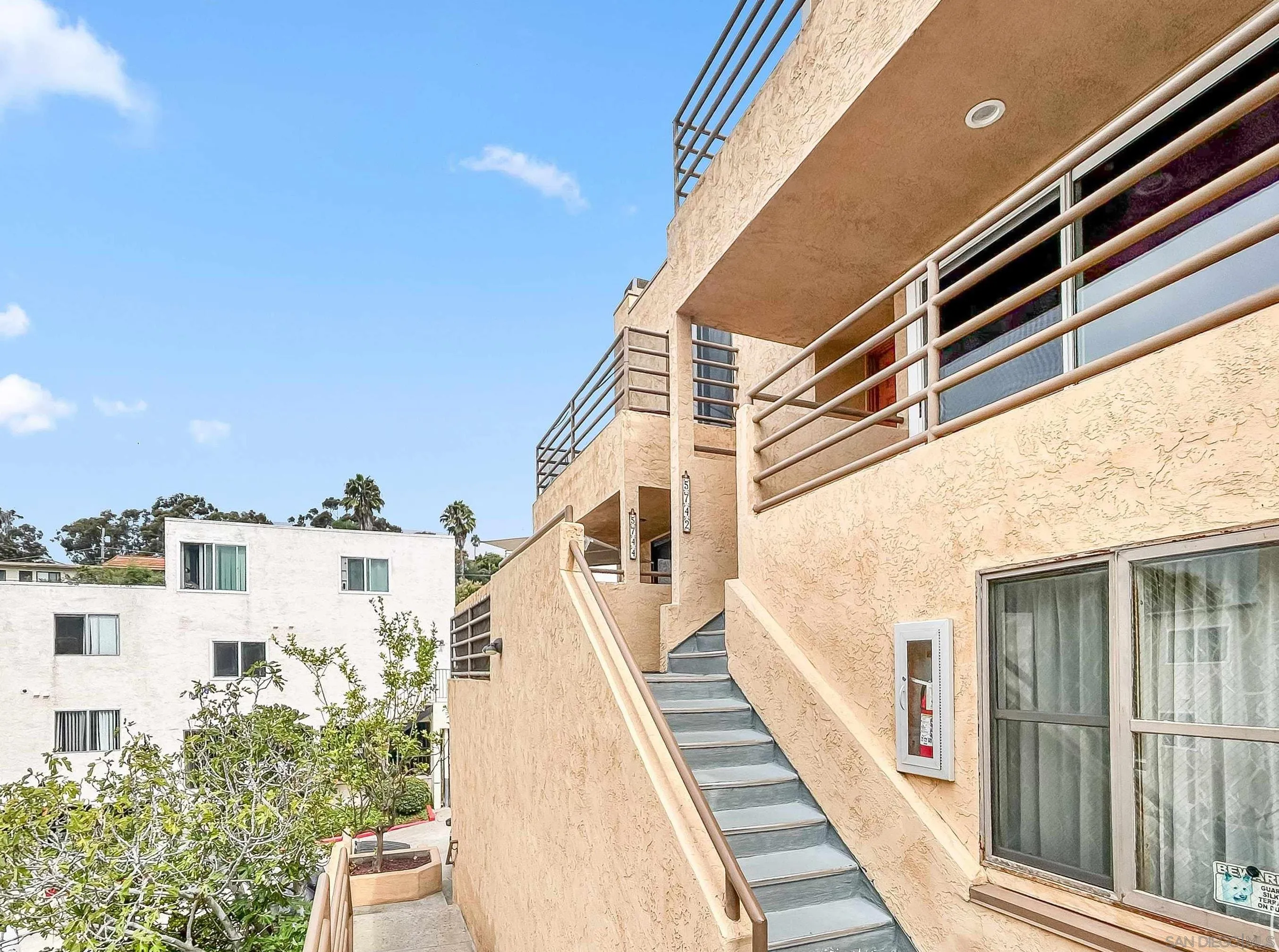 https://cdn.realtyfeed.com/cdn/127/260024406/04f00a6f5b6454b067ab33ee088e1373.webp