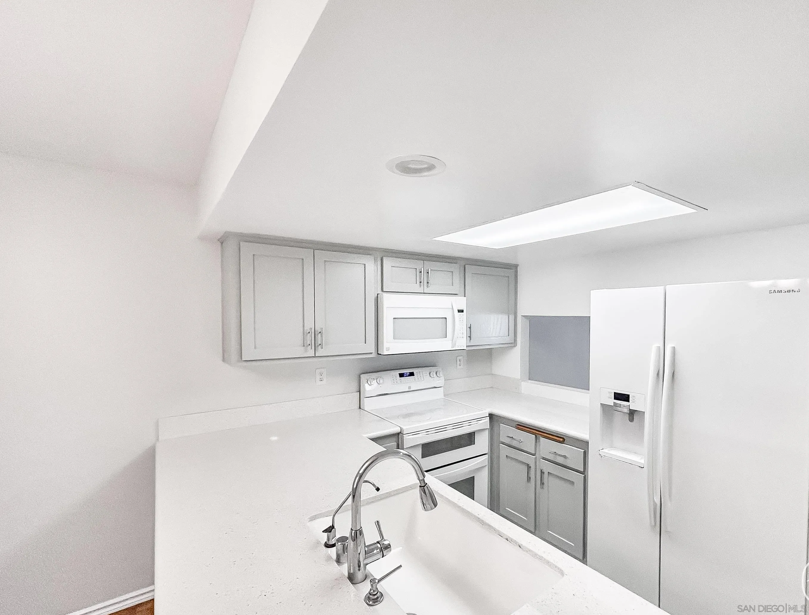 https://cdn.realtyfeed.com/cdn/127/260024406/0a8f04083333445e520df36248e7d007.webp