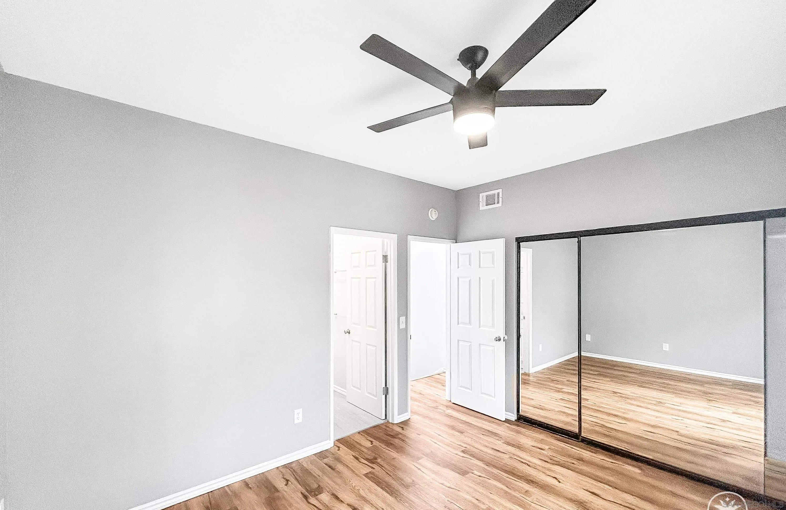 https://cdn.realtyfeed.com/cdn/127/260024406/50b96d57ea5409d7cc23fb7d4929bc3f.webp