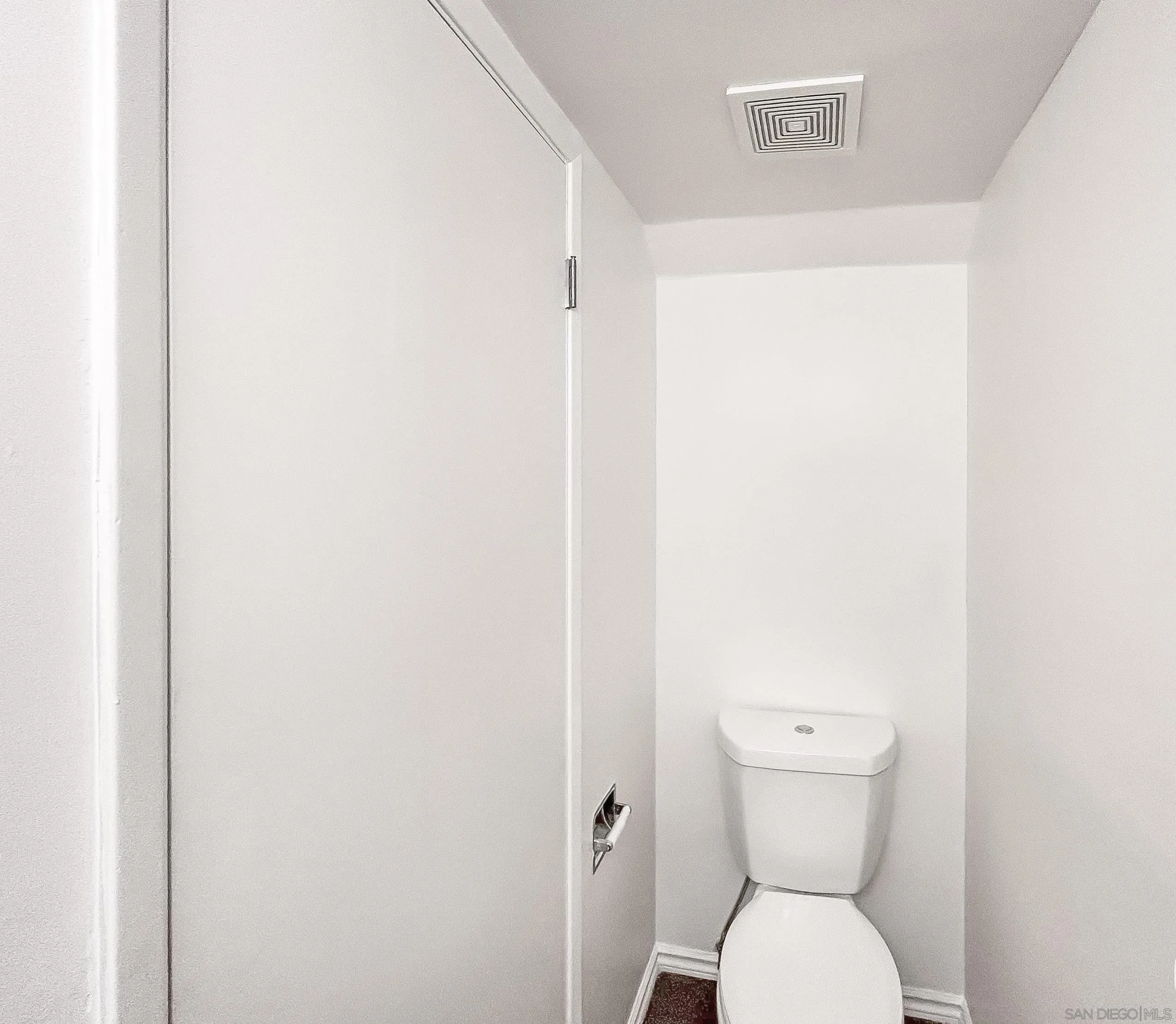 https://cdn.realtyfeed.com/cdn/127/260024406/772281cd1632dfee696777bec0d35463.webp