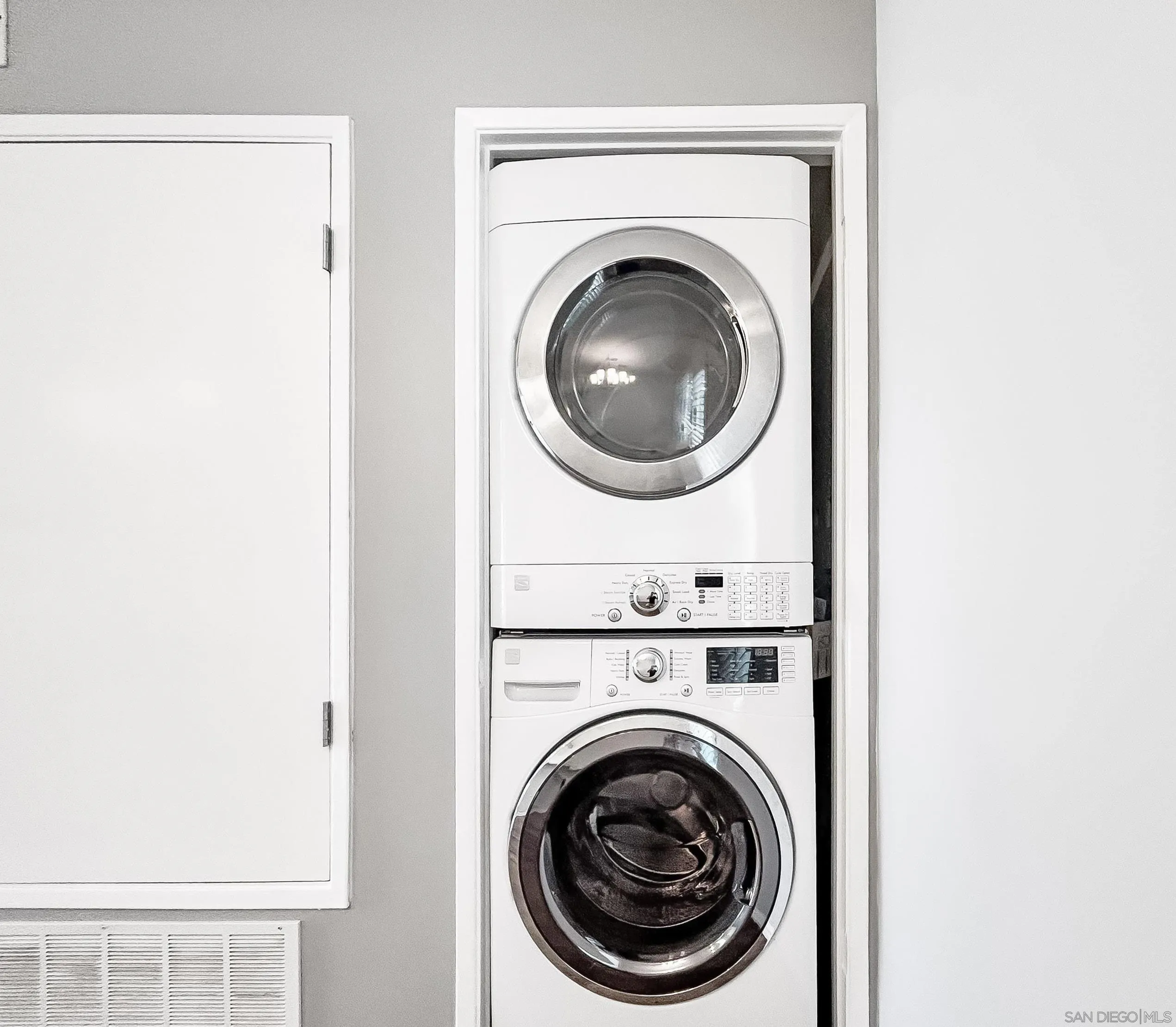 https://cdn.realtyfeed.com/cdn/127/260024406/f2fd6fb6c8b826dd997d37c1efa8422a.webp