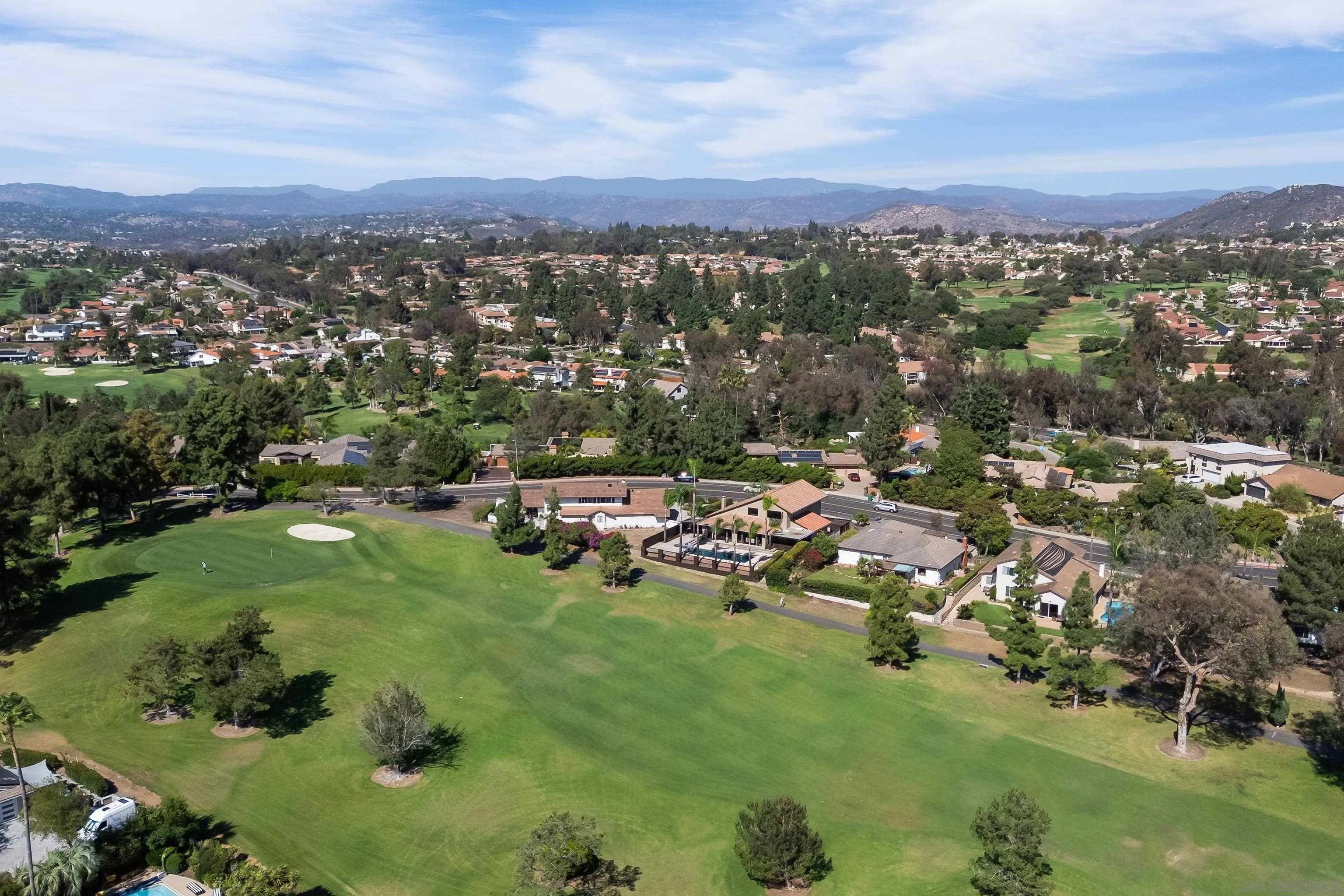 https://cdn.realtyfeed.com/cdn/127/260024412/432dc74940668f09ab9ceda0a8d4cc29.webp