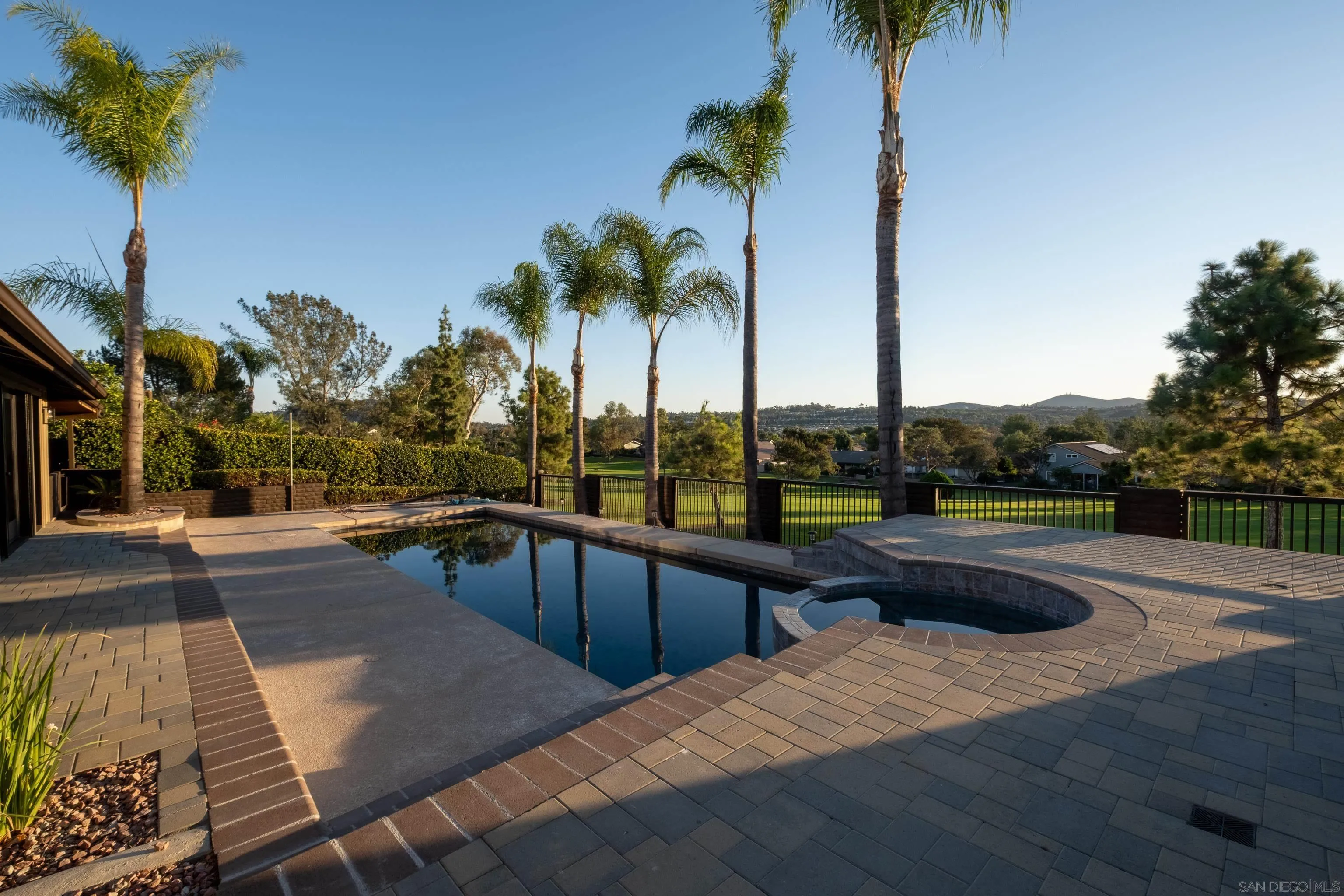 https://cdn.realtyfeed.com/cdn/127/260024412/9cb15d7dc9dd7f28750df7aa868209e4.webp