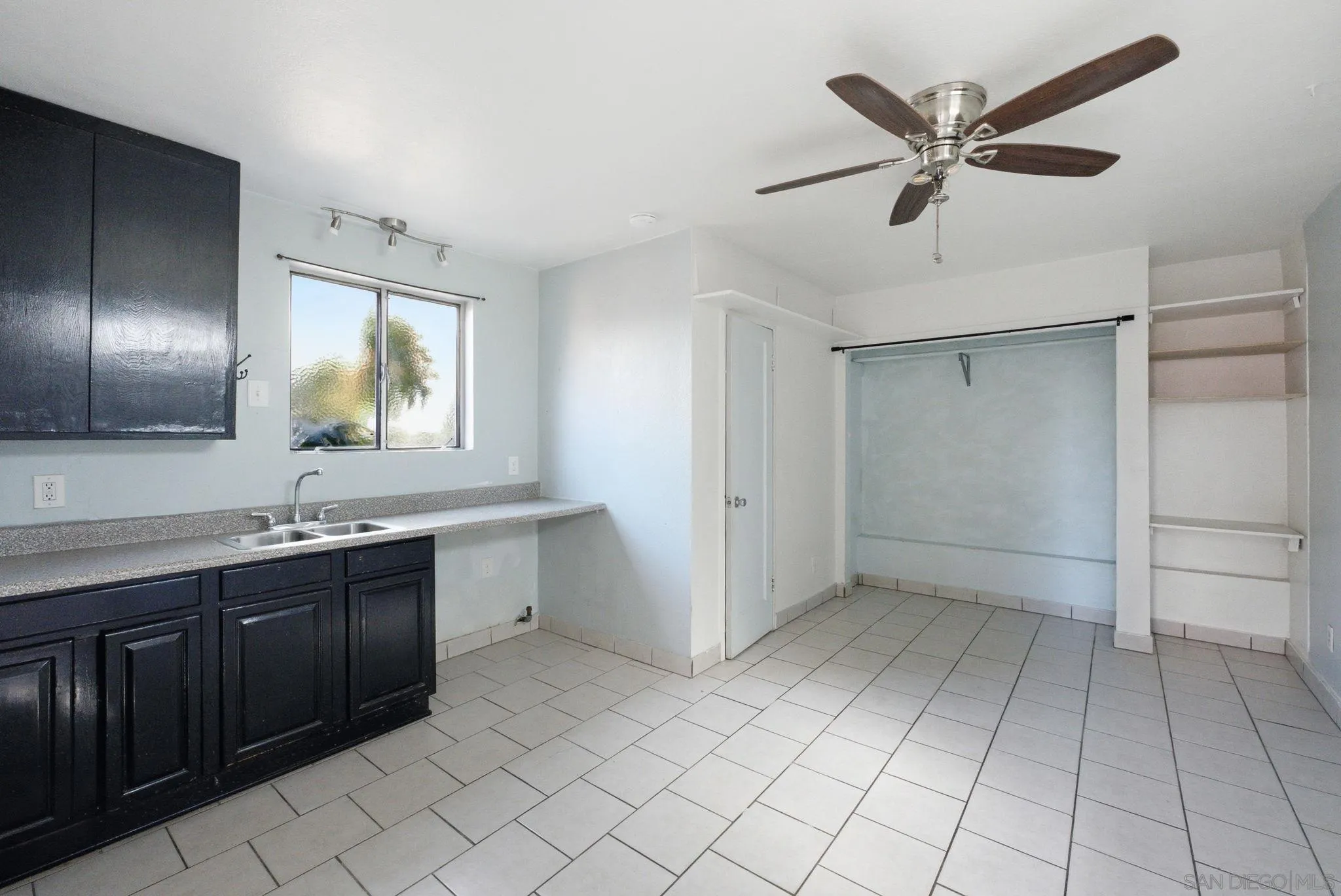 1427 Fern St, San Diego, CA 92102, photo 18