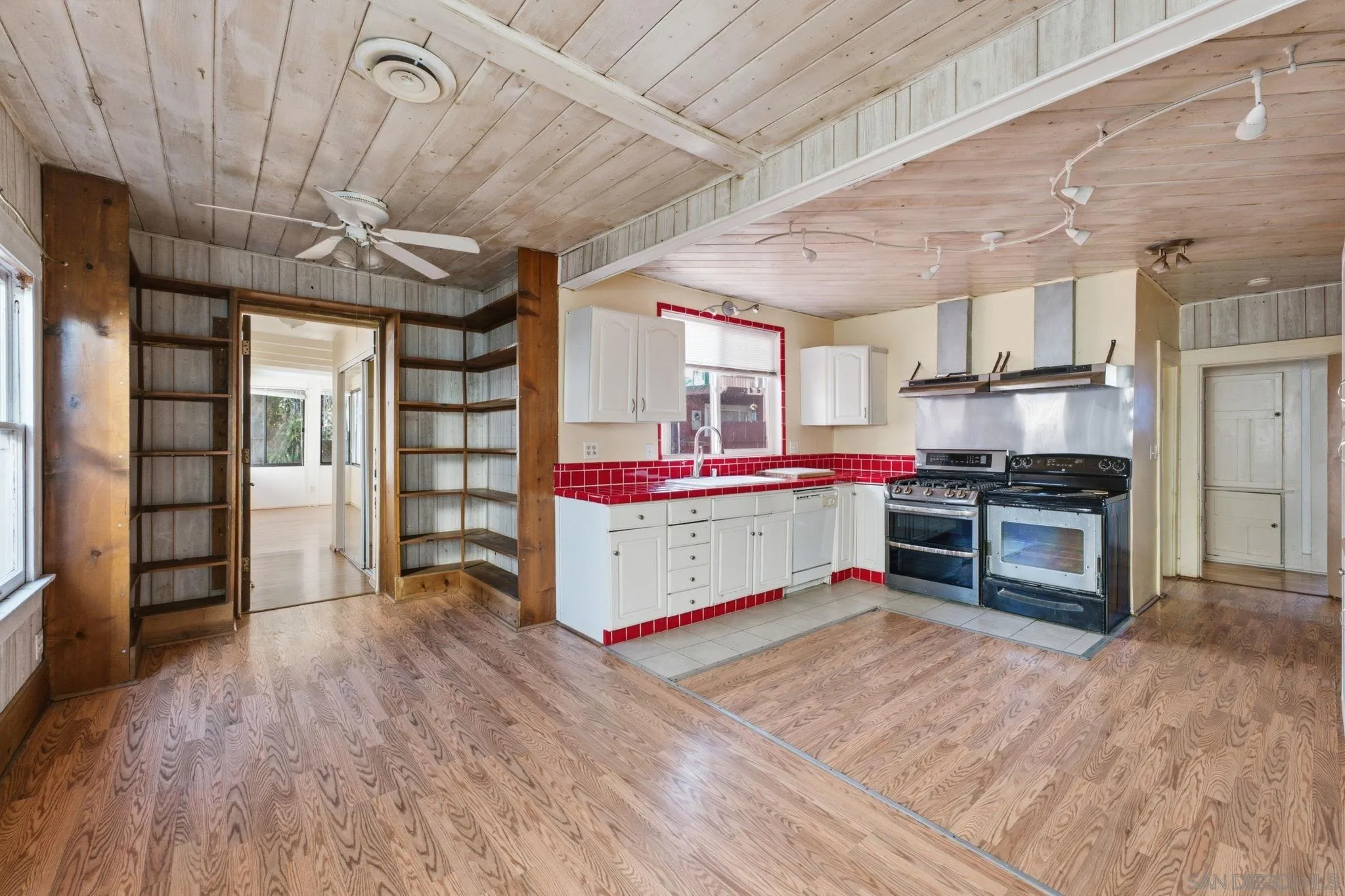 1427 Fern St, San Diego, CA 92102, photo 9