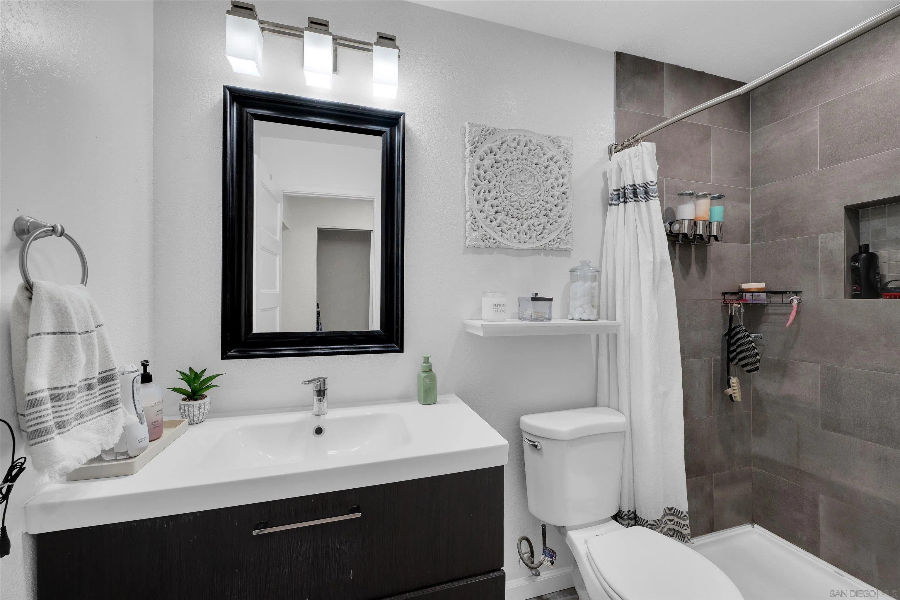 https://cdn.realtyfeed.com/cdn/127/260024424/96027746b33d034f33743da2393d8afd.webp