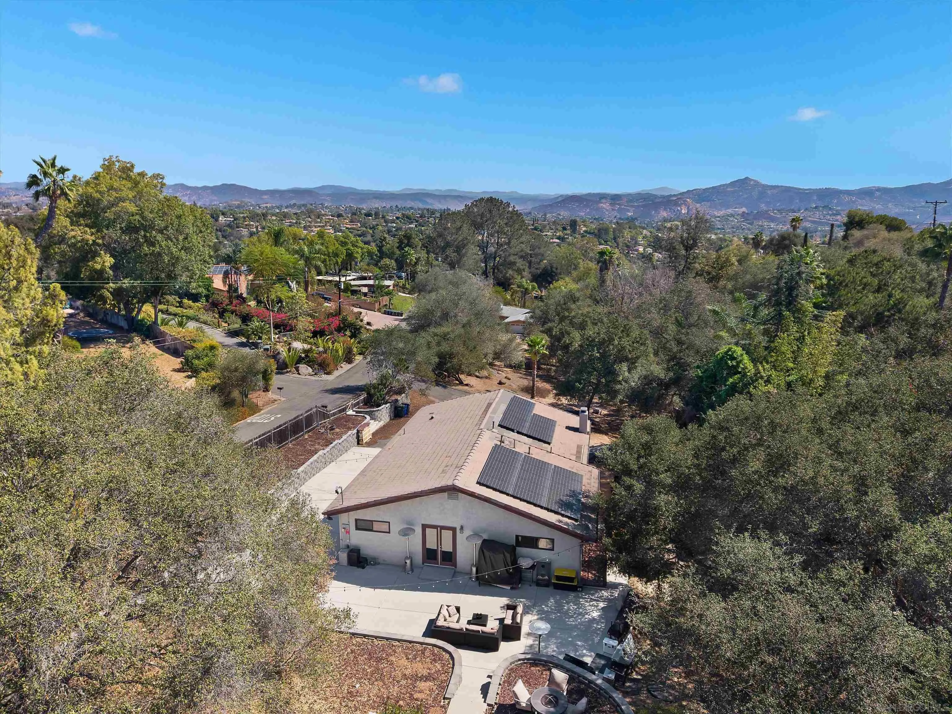 https://cdn.realtyfeed.com/cdn/127/260024424/a0f40f9e219bb856e3de6df29d7364c7.webp