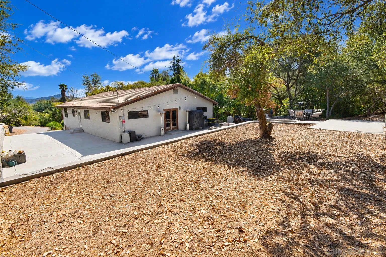 https://cdn.realtyfeed.com/cdn/127/260024424/eebfd4cf6ea0b4c8e5a1c0d1b3993ef2.webp