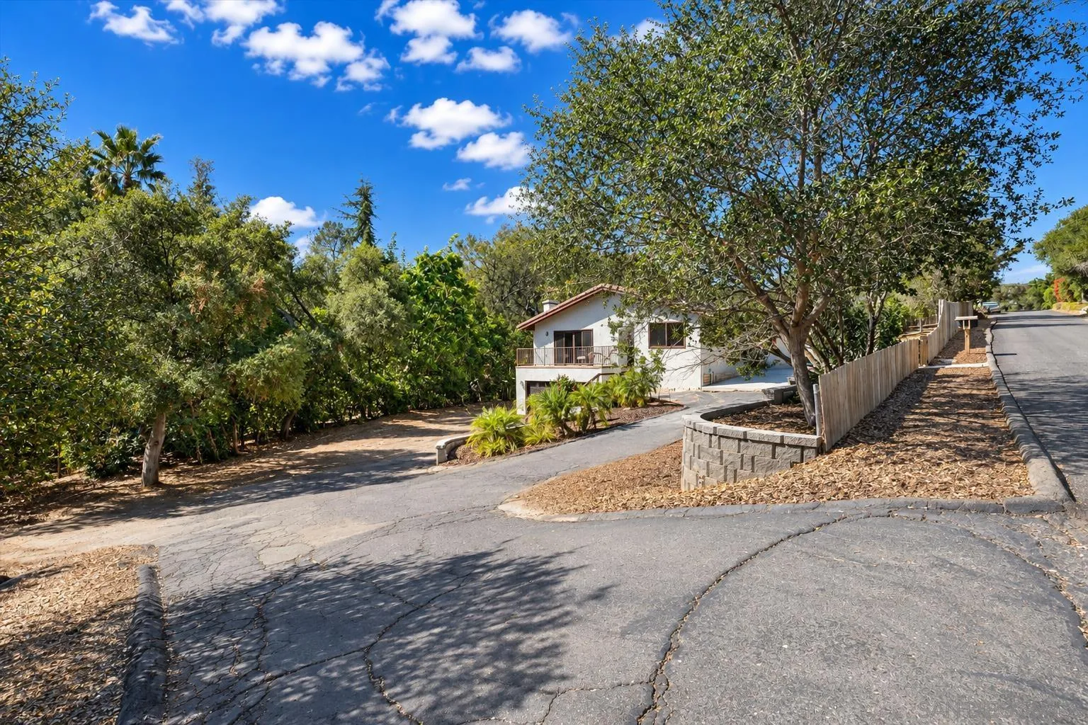 https://cdn.realtyfeed.com/cdn/127/260024424/ef22c079137d65ccaeae7603a4451ac1.webp