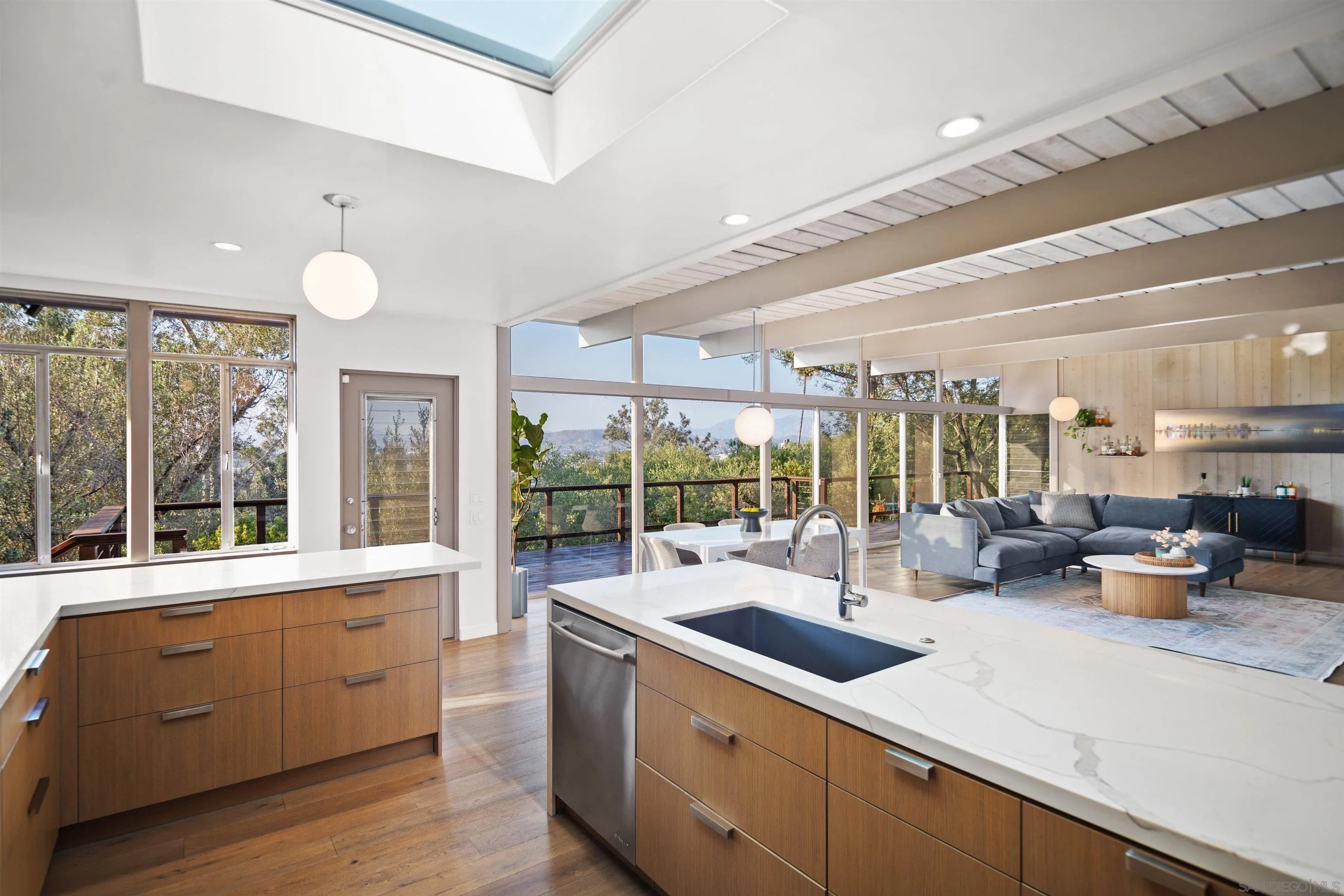 https://cdn.realtyfeed.com/cdn/127/260024430/032ab0757d202fc67ad2d25d7b3a0092.webp