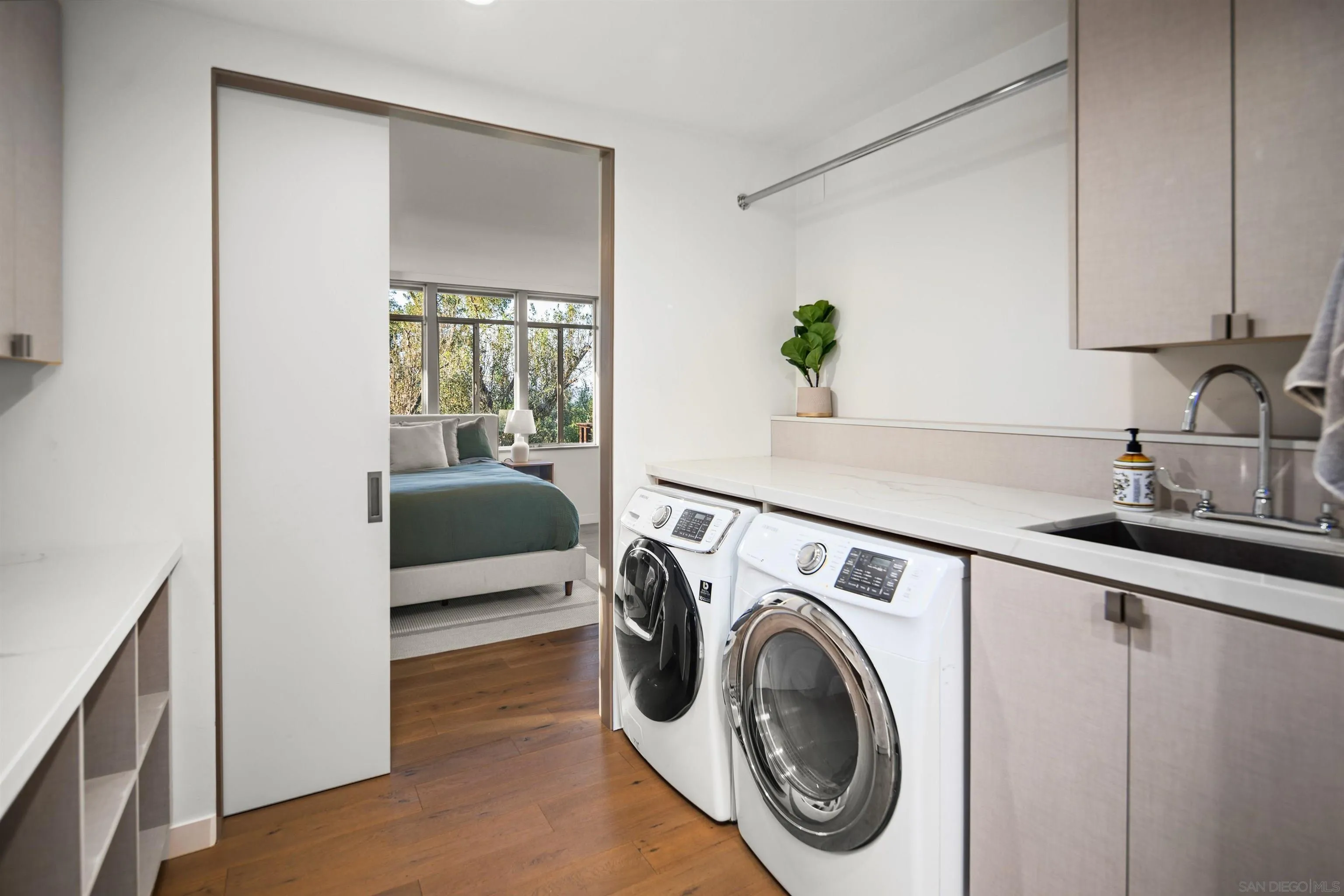 https://cdn.realtyfeed.com/cdn/127/260024430/043310dfac3774919e0e9f0d3dbbc425.webp