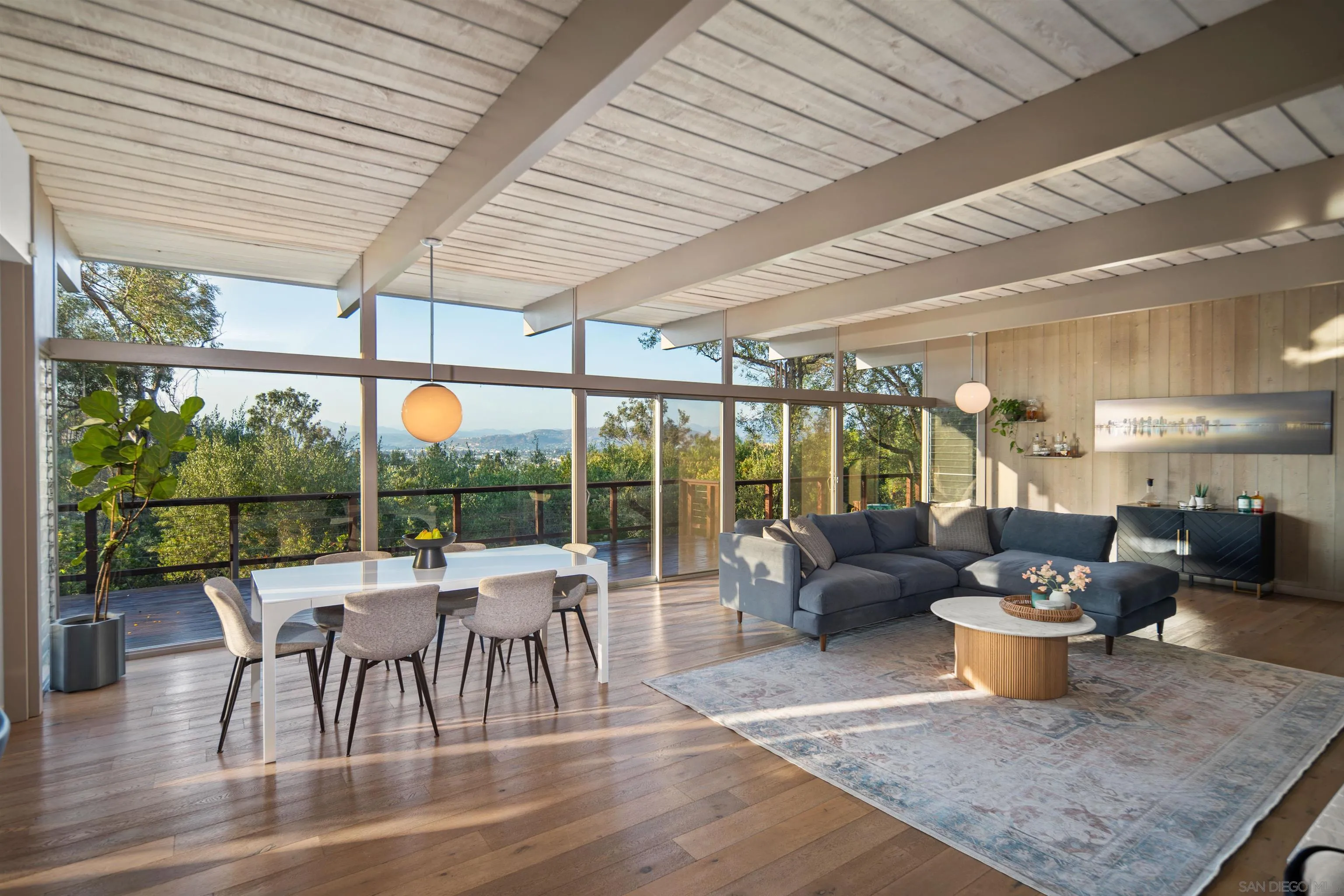 https://cdn.realtyfeed.com/cdn/127/260024430/65157cb8bf58f04ca5b551c42b942f42.webp