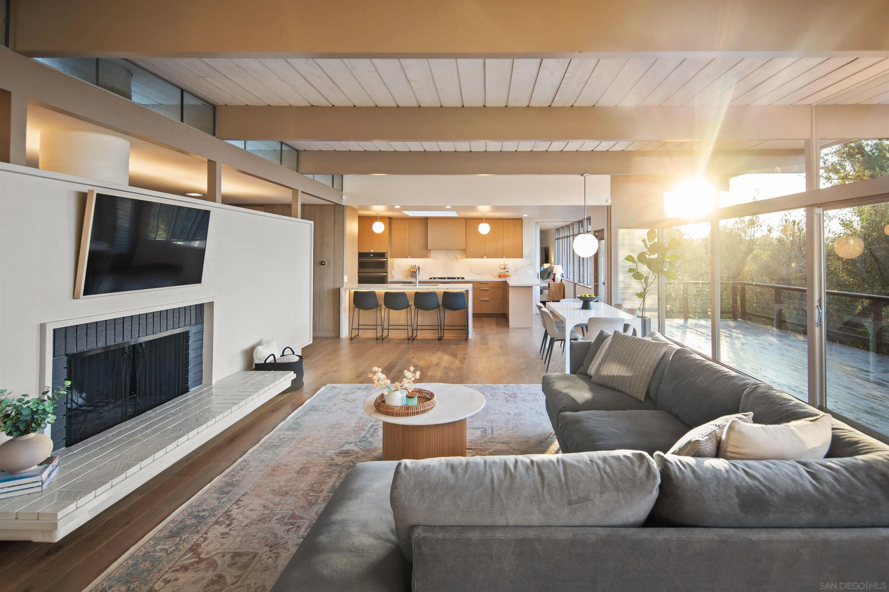 https://cdn.realtyfeed.com/cdn/127/260024430/9f970295f2907f7c70a30ceb56be08f4.webp