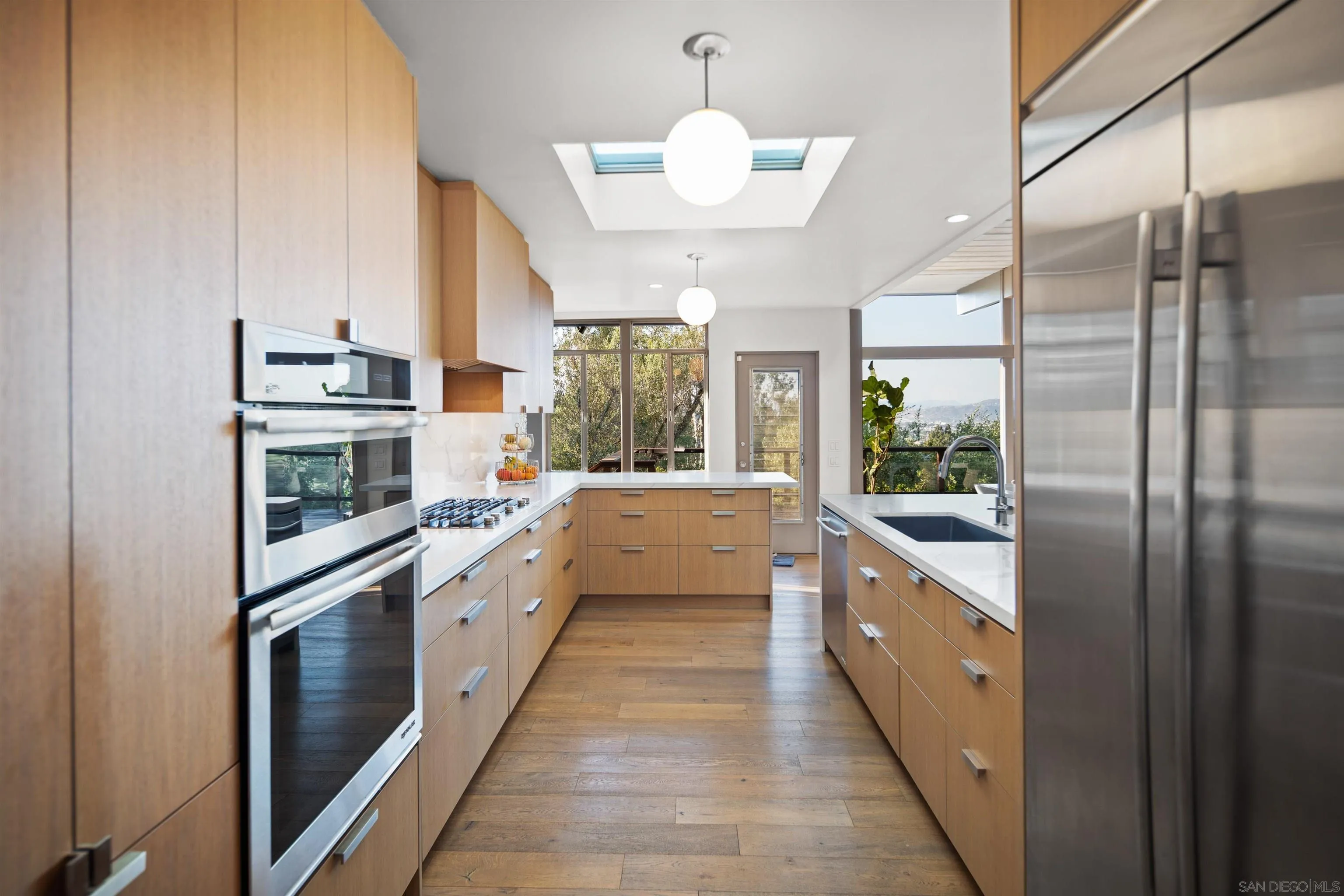 https://cdn.realtyfeed.com/cdn/127/260024430/a7589cad1351c62e4befbacd91cc54c7.webp