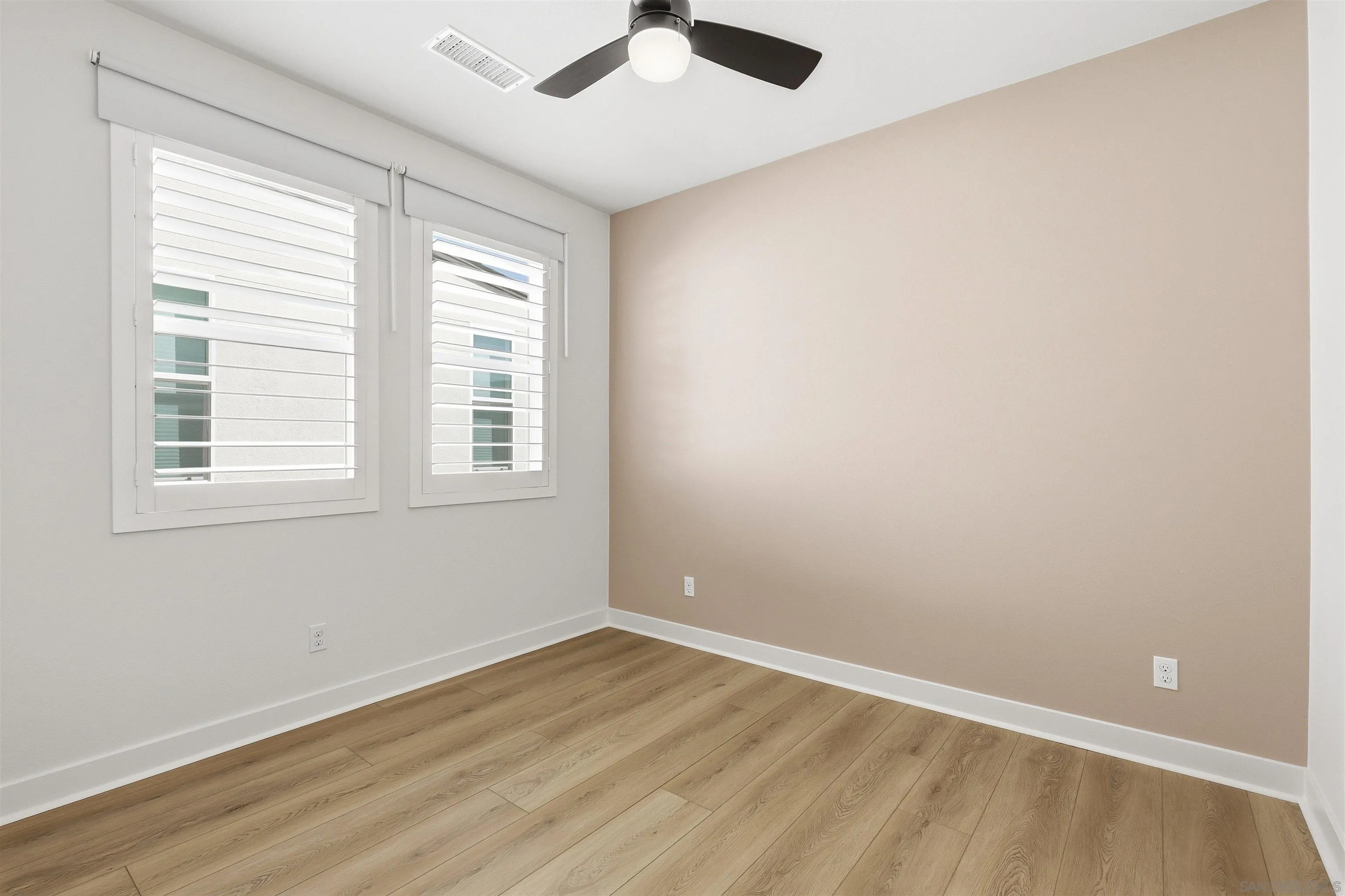https://cdn.realtyfeed.com/cdn/127/260024442/03154c9243529cf59f1d3b2426b73ec8.webp