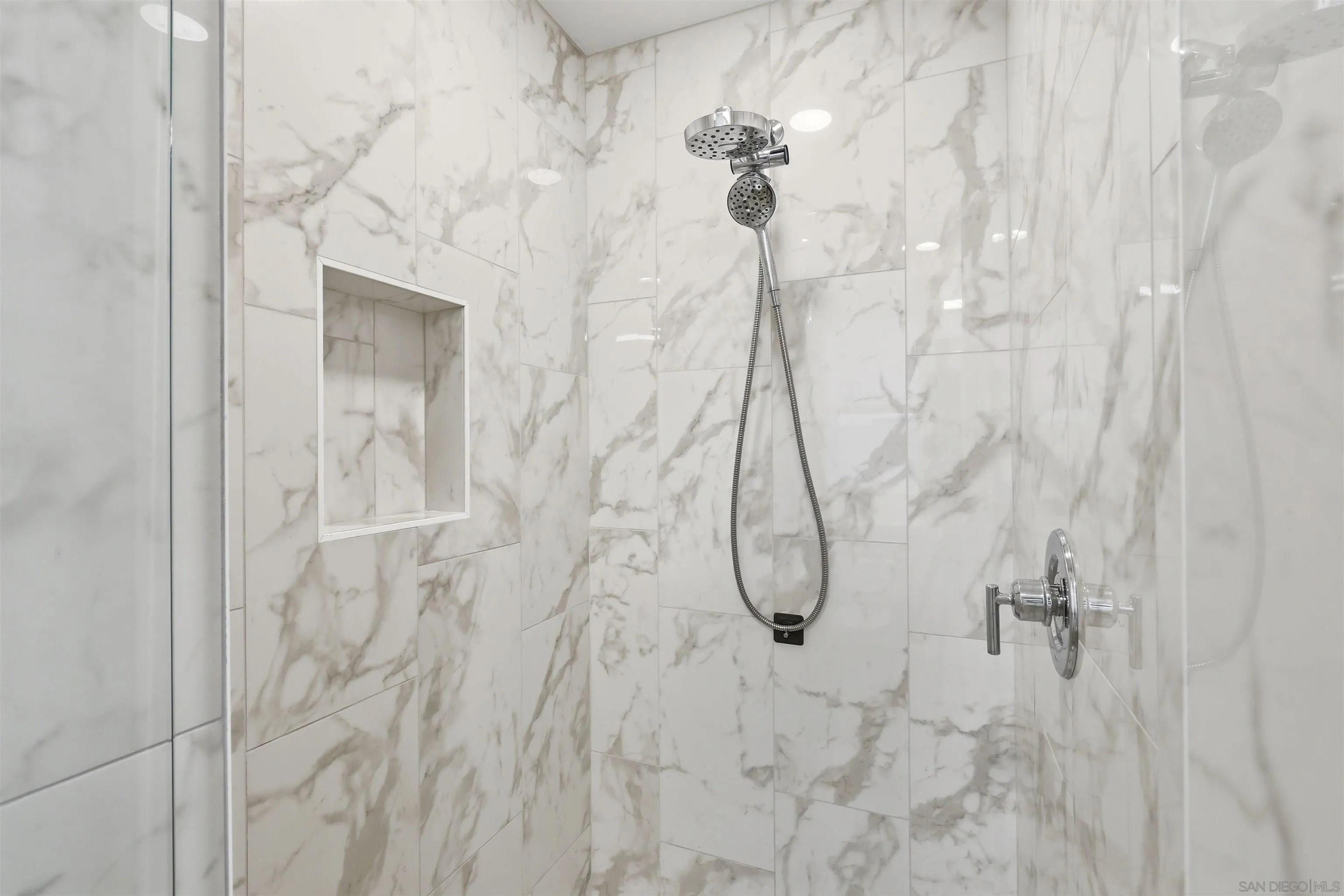 https://cdn.realtyfeed.com/cdn/127/260024442/0d1242ad7a8c16d6b1c9ab3ebe0f62f9.webp