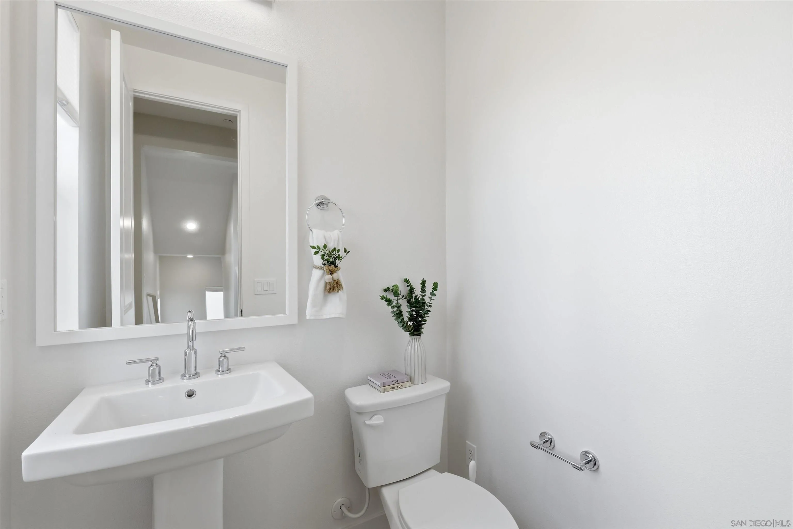 https://cdn.realtyfeed.com/cdn/127/260024442/5ede99c89ddb1b51bfae8c42db08cb94.webp