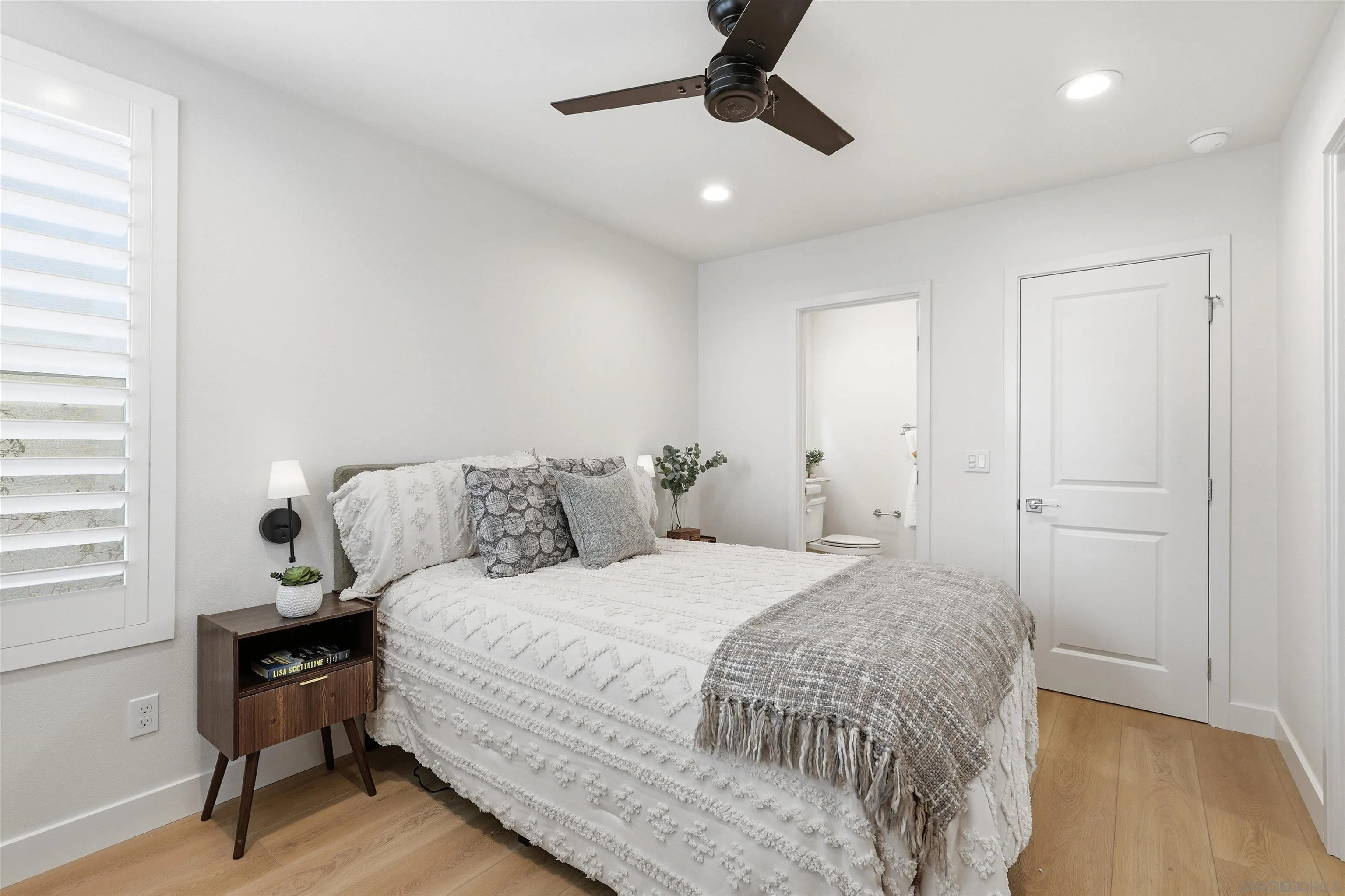 https://cdn.realtyfeed.com/cdn/127/260024442/f27a98acc2b7ace4dcfc4d02acbdf1a5.webp