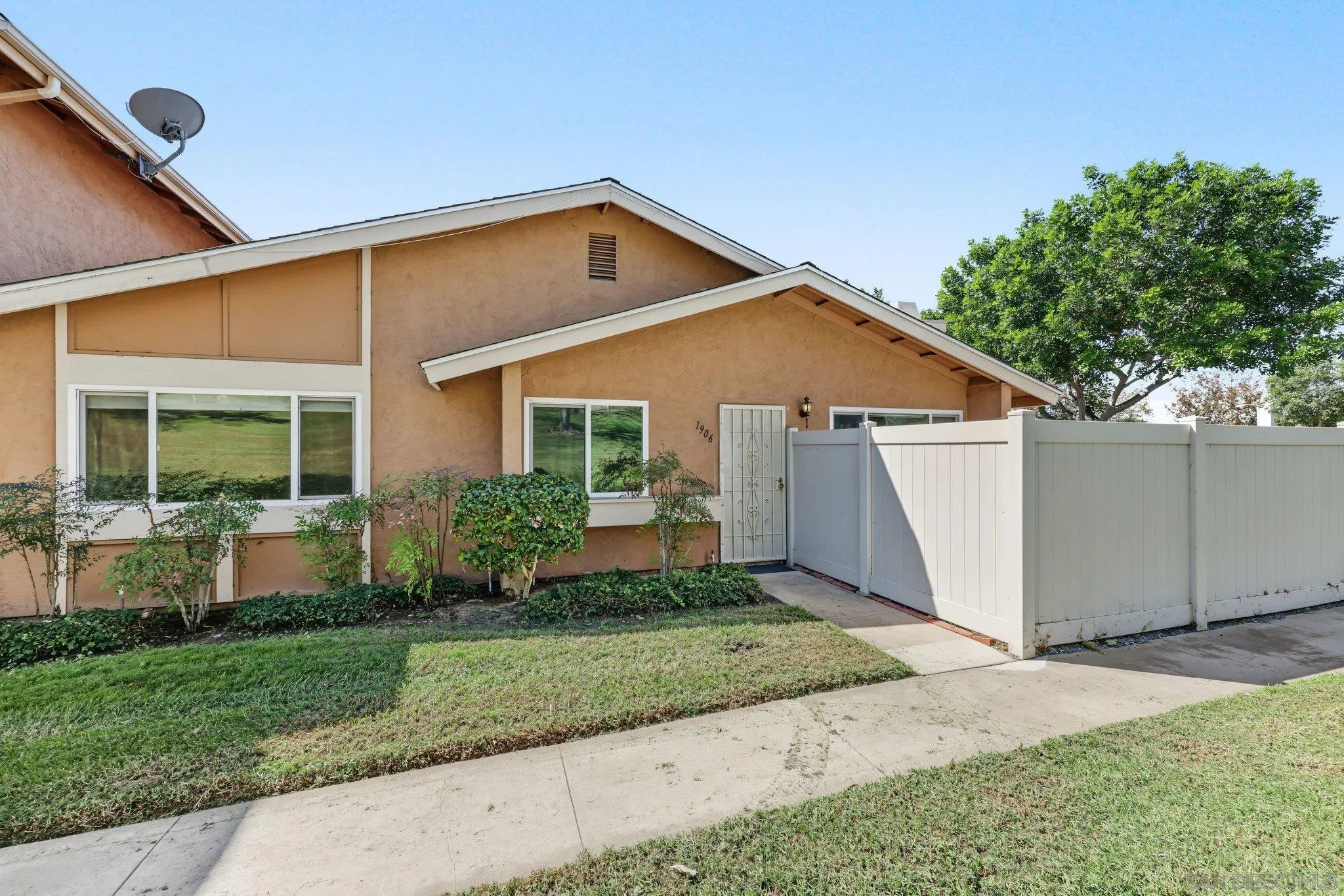 https://cdn.realtyfeed.com/cdn/127/260024448/16b9ae997ac5ebc2dbbfcfaaad5de21c.webp