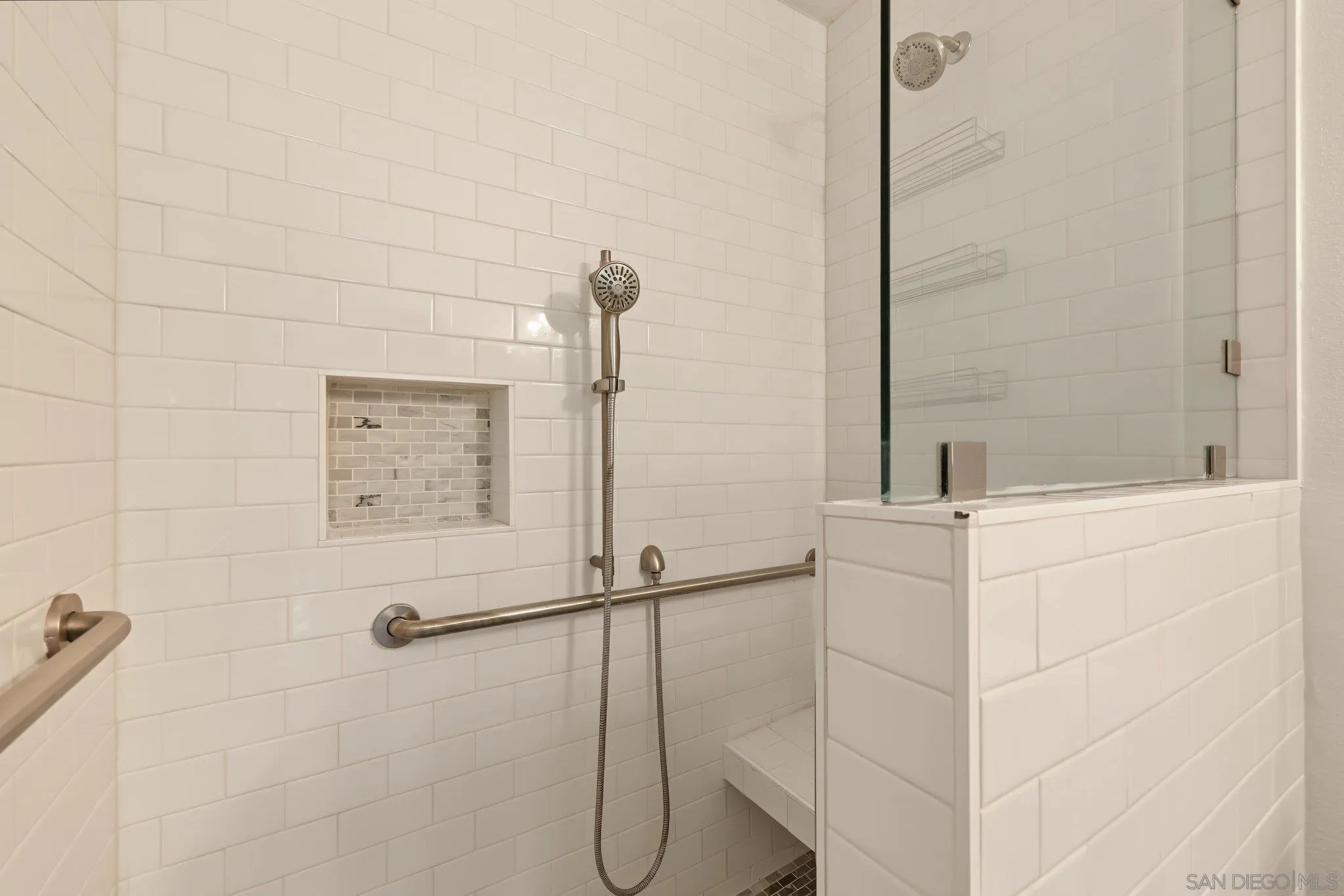 https://cdn.realtyfeed.com/cdn/127/260024448/27187ba8598a6197221d6e4a345773ae.webp
