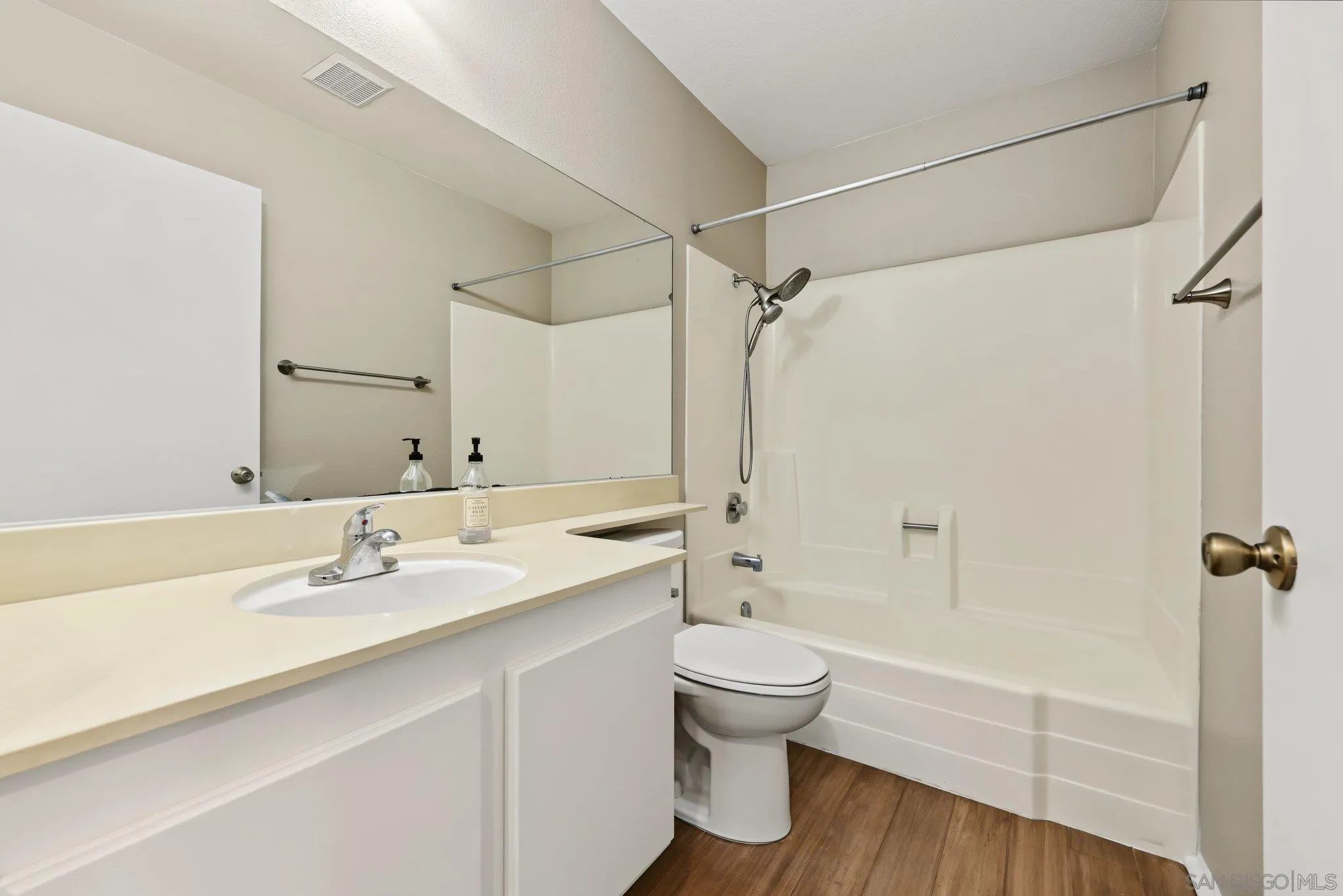 https://cdn.realtyfeed.com/cdn/127/260024448/40965411058d9eb85011fbf06f67670e.webp