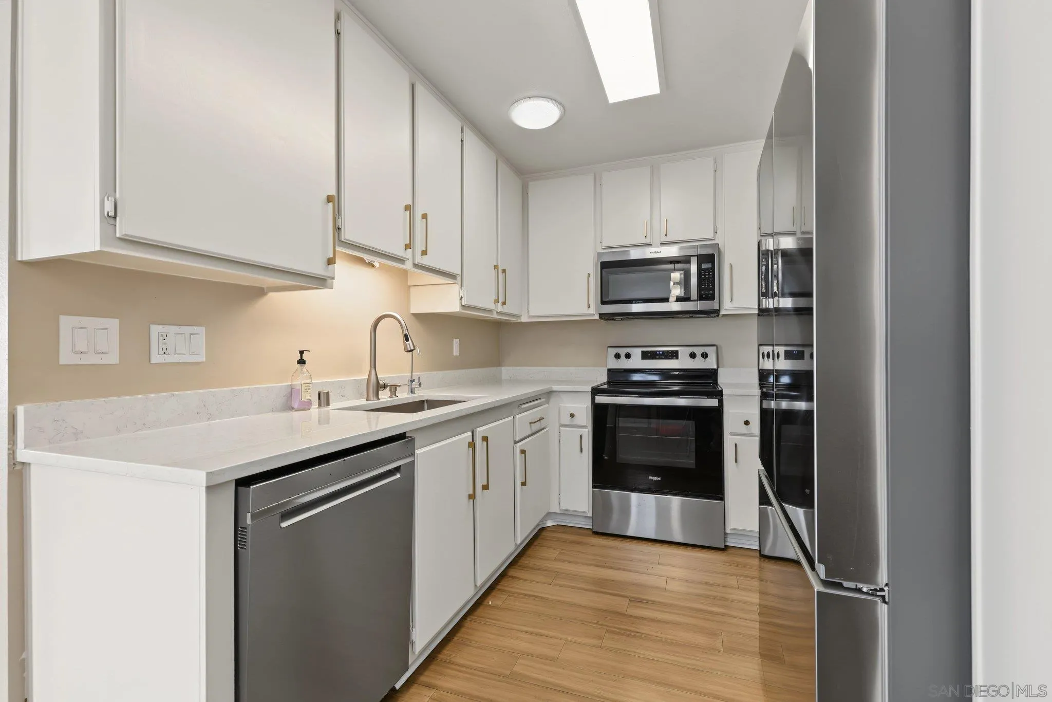 https://cdn.realtyfeed.com/cdn/127/260024448/495f0c2cdb86b3ddb4bce558f10cf7bf.webp