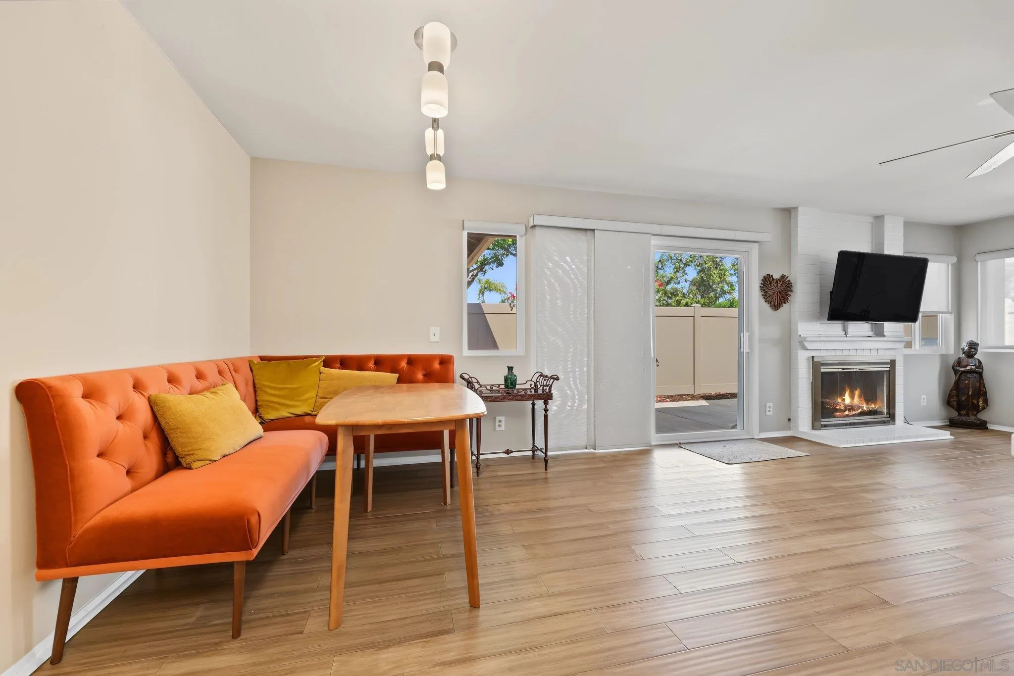 https://cdn.realtyfeed.com/cdn/127/260024448/af3f390eb0004998584e107a4fefd1e5.webp