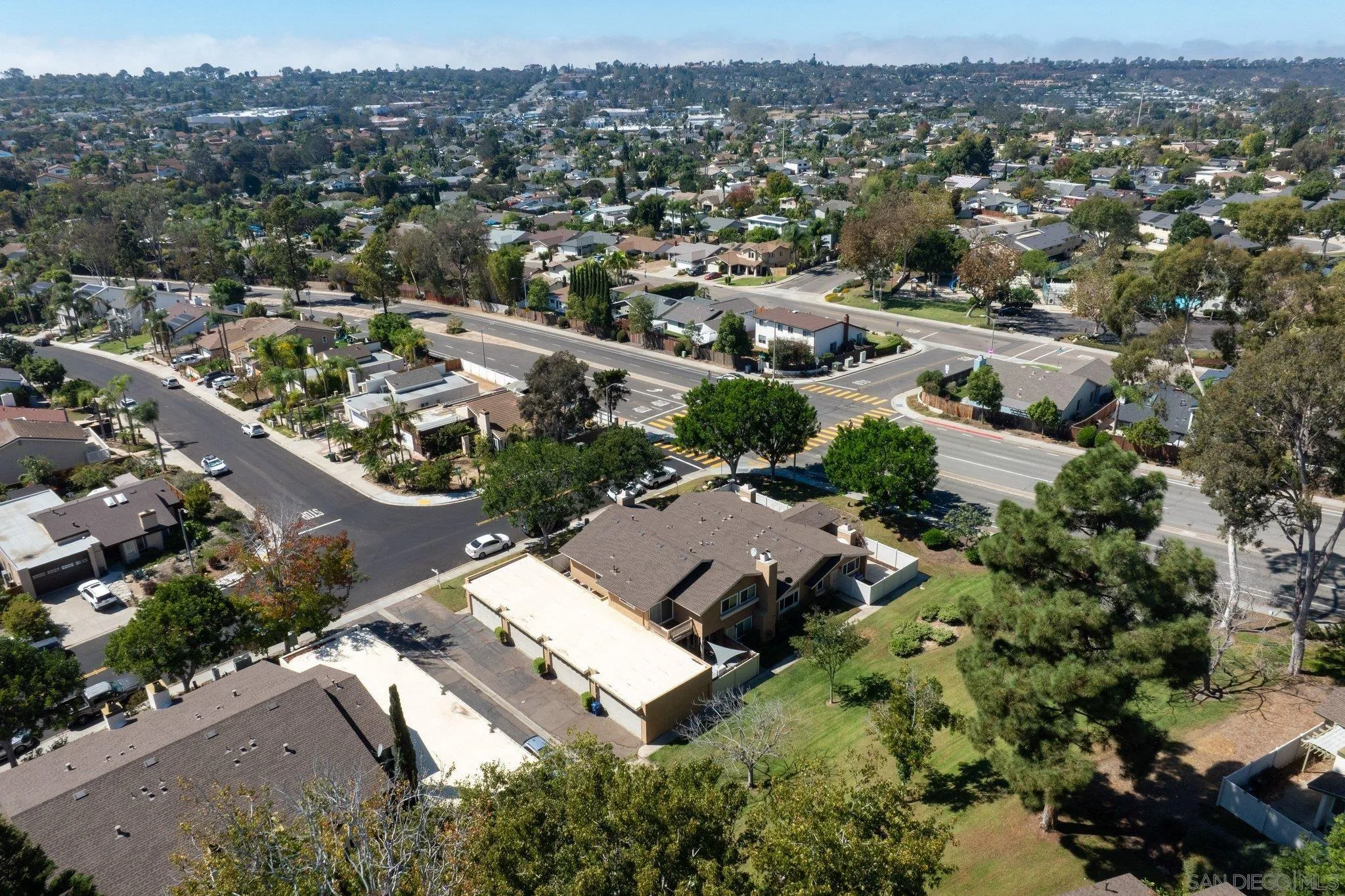 https://cdn.realtyfeed.com/cdn/127/260024448/bc0ec5e0c1d292820a70b2b664bf7ab5.webp