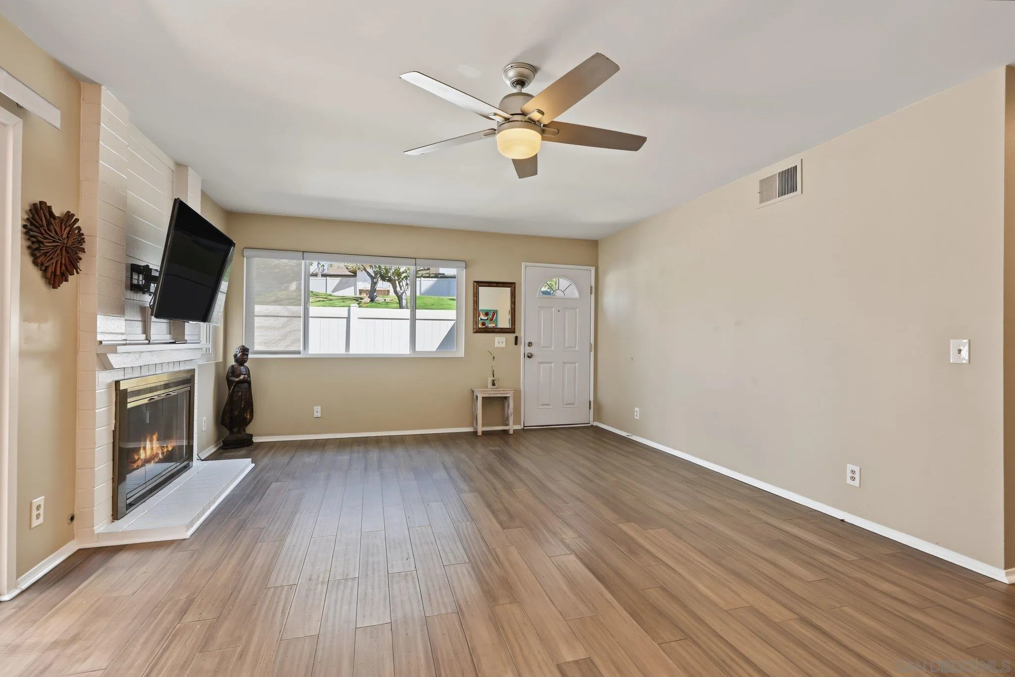 https://cdn.realtyfeed.com/cdn/127/260024448/cd8575e311dde0debb2c2fb0877a232f.webp