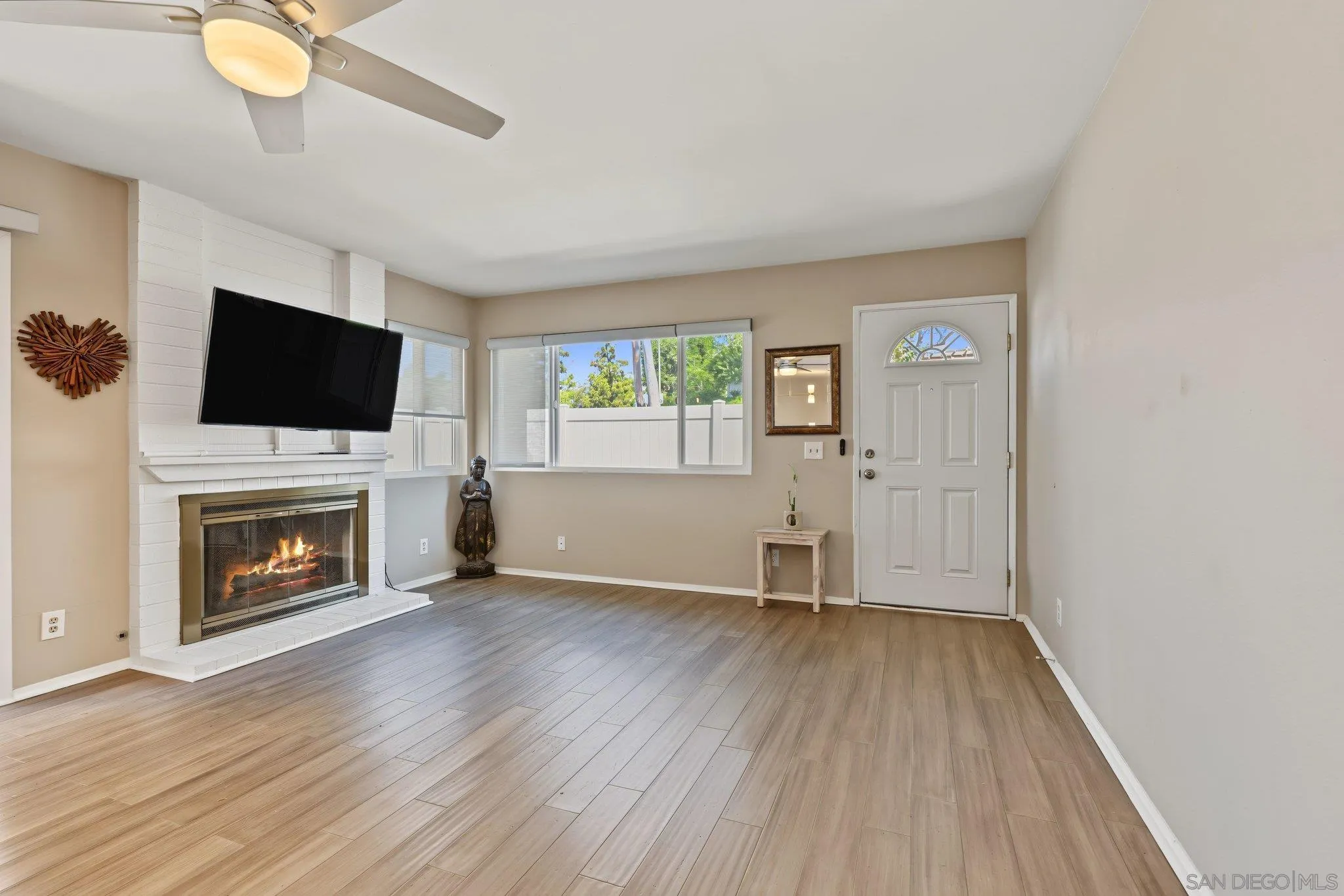 https://cdn.realtyfeed.com/cdn/127/260024448/dd5dfbdda879b0d907cef92c8cb59937.webp