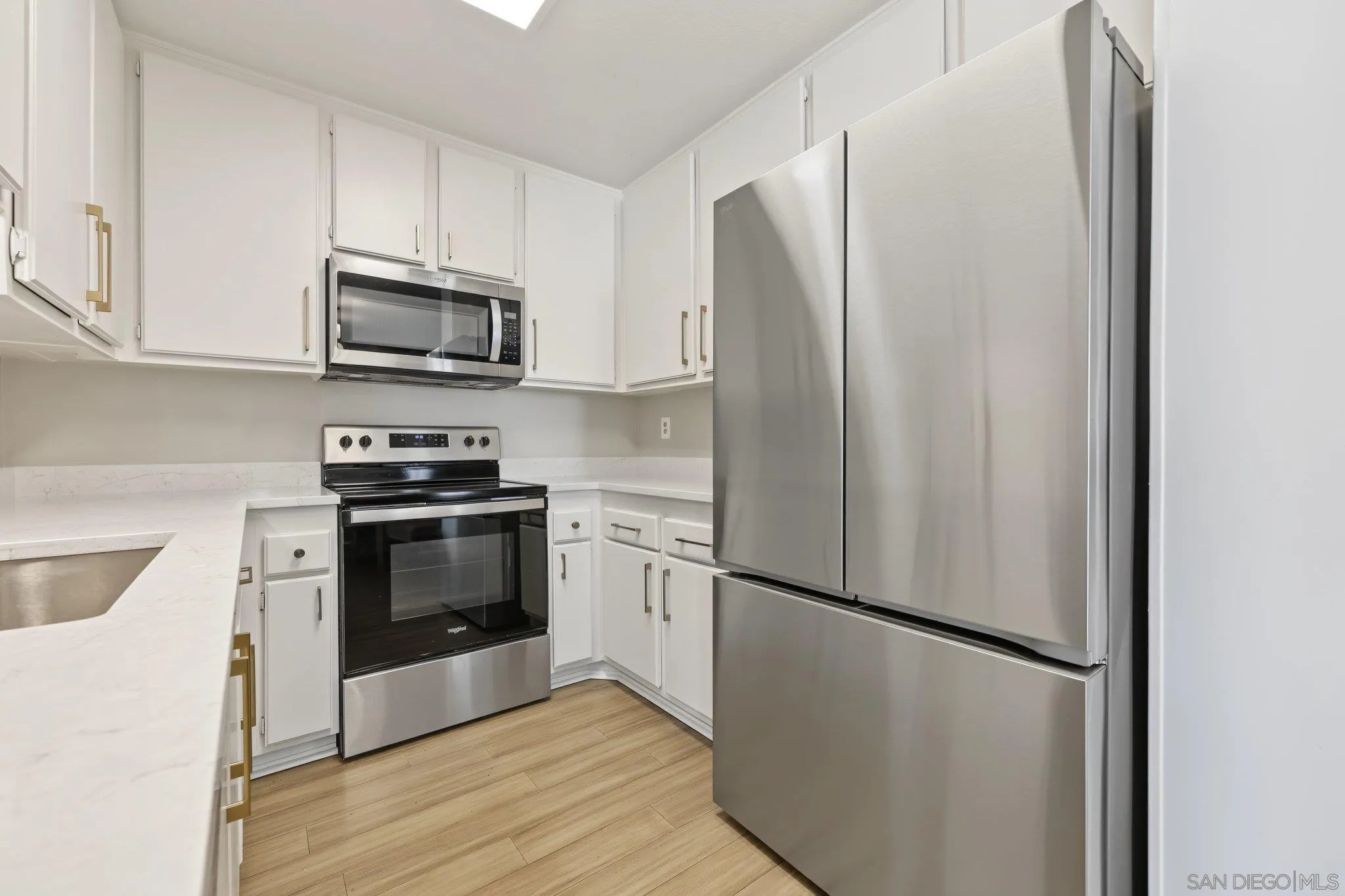 https://cdn.realtyfeed.com/cdn/127/260024448/ef5f122c12138bf8adcefa6c4a9e27d5.webp
