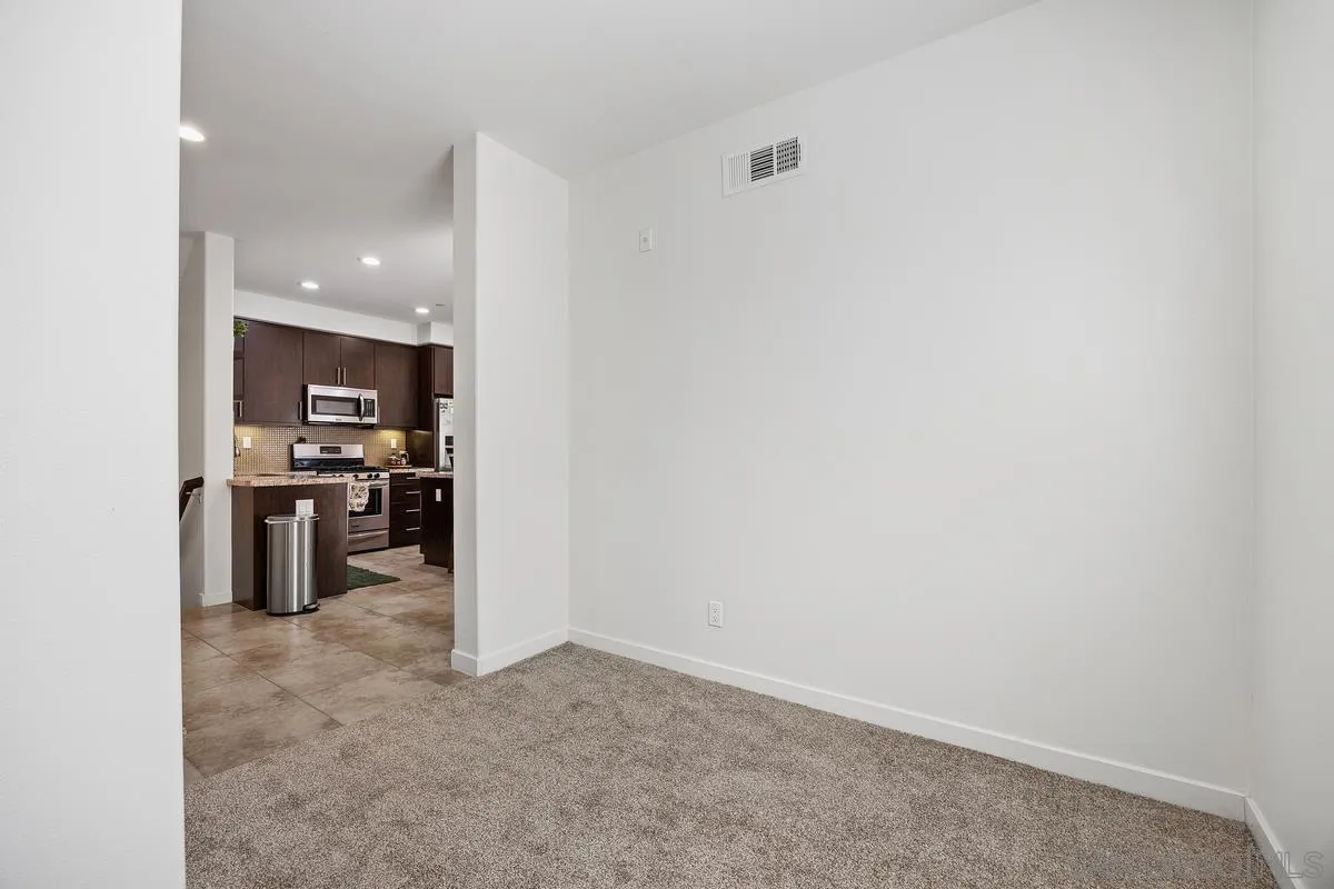 https://cdn.realtyfeed.com/cdn/127/260024455/2af41a90ee0afb7a770a2f3f9c1aea03.webp