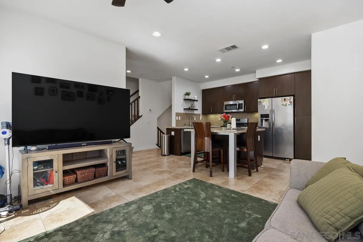 https://cdn.realtyfeed.com/cdn/127/260024455/4d5ba5f48a7f3c316d9d78f269773c73.webp