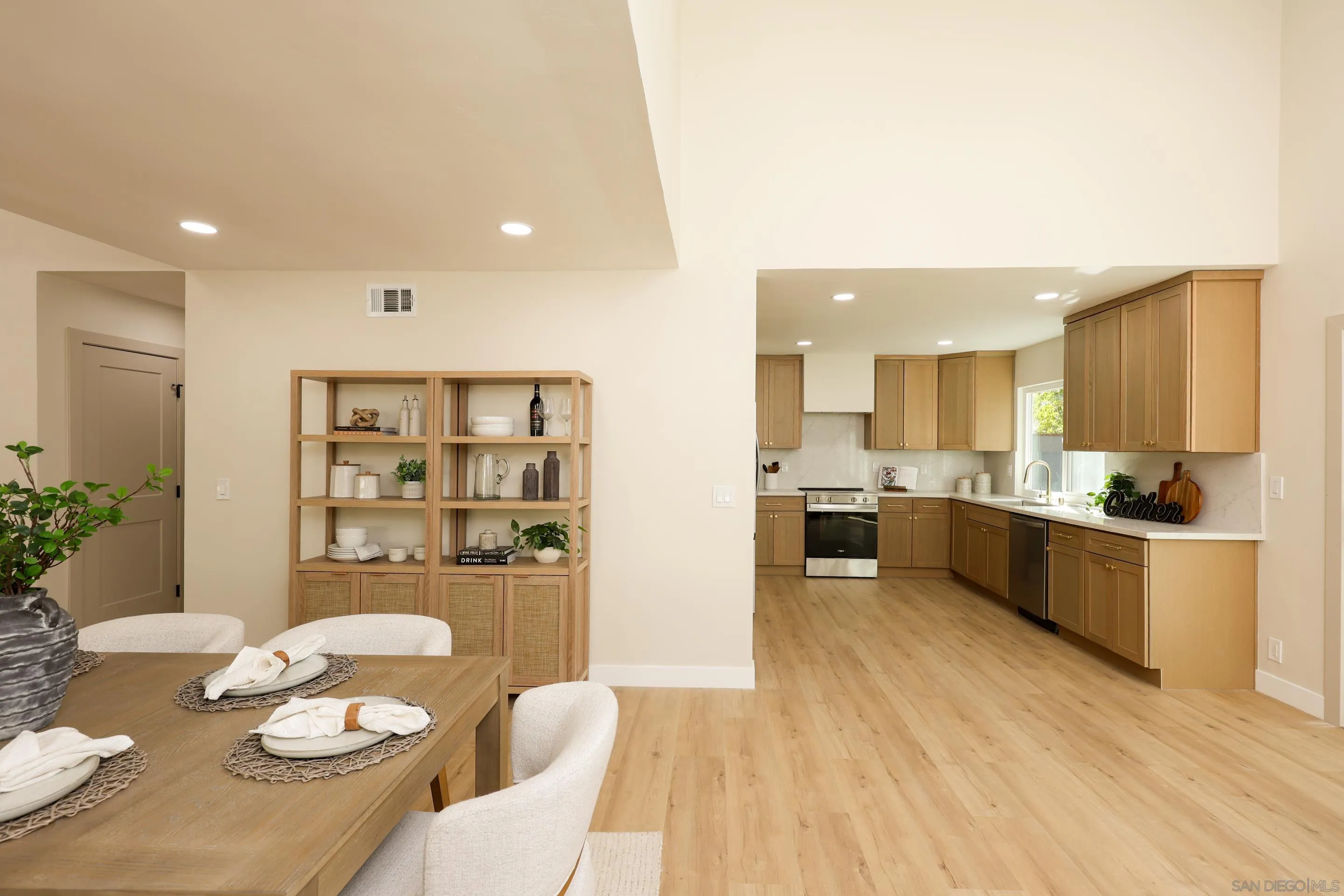 https://cdn.realtyfeed.com/cdn/127/260024460/4096bab36bfa4c34cdbda04183d820a9.webp