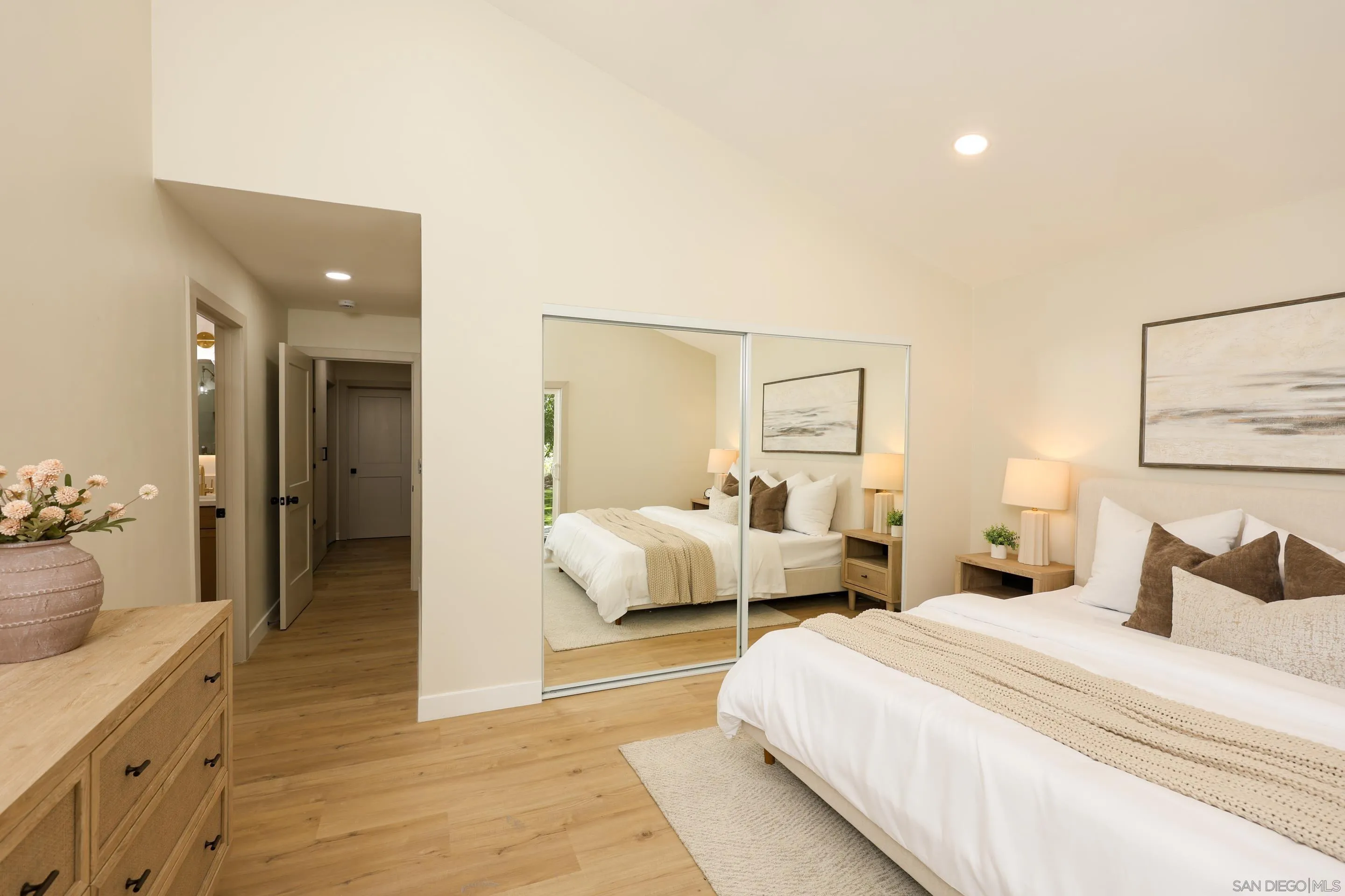 https://cdn.realtyfeed.com/cdn/127/260024460/550235a3d9852a8411743623f206ee4c.webp