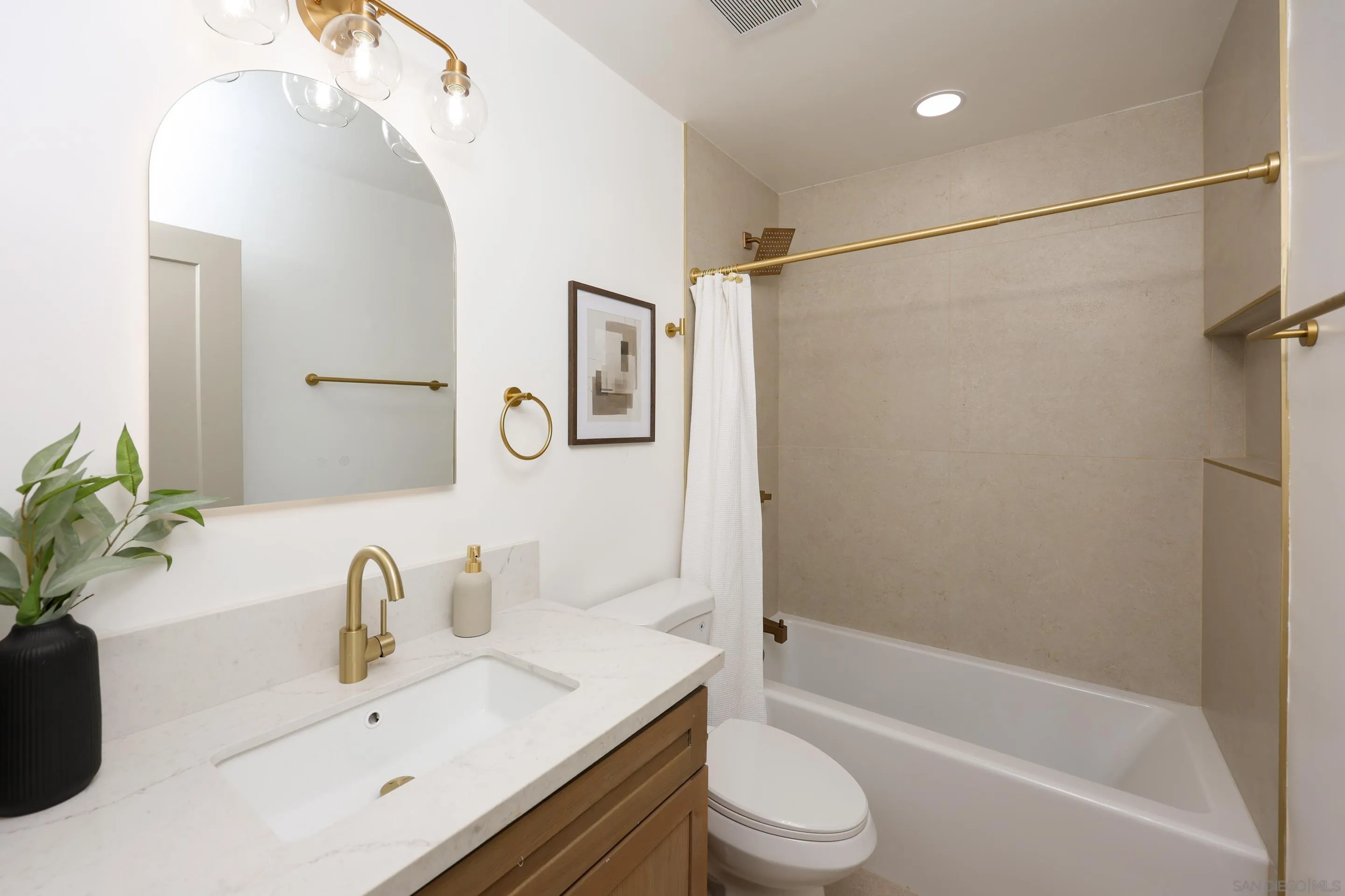 https://cdn.realtyfeed.com/cdn/127/260024460/5e4213bd90ea9af56e30c87bf58c3110.webp