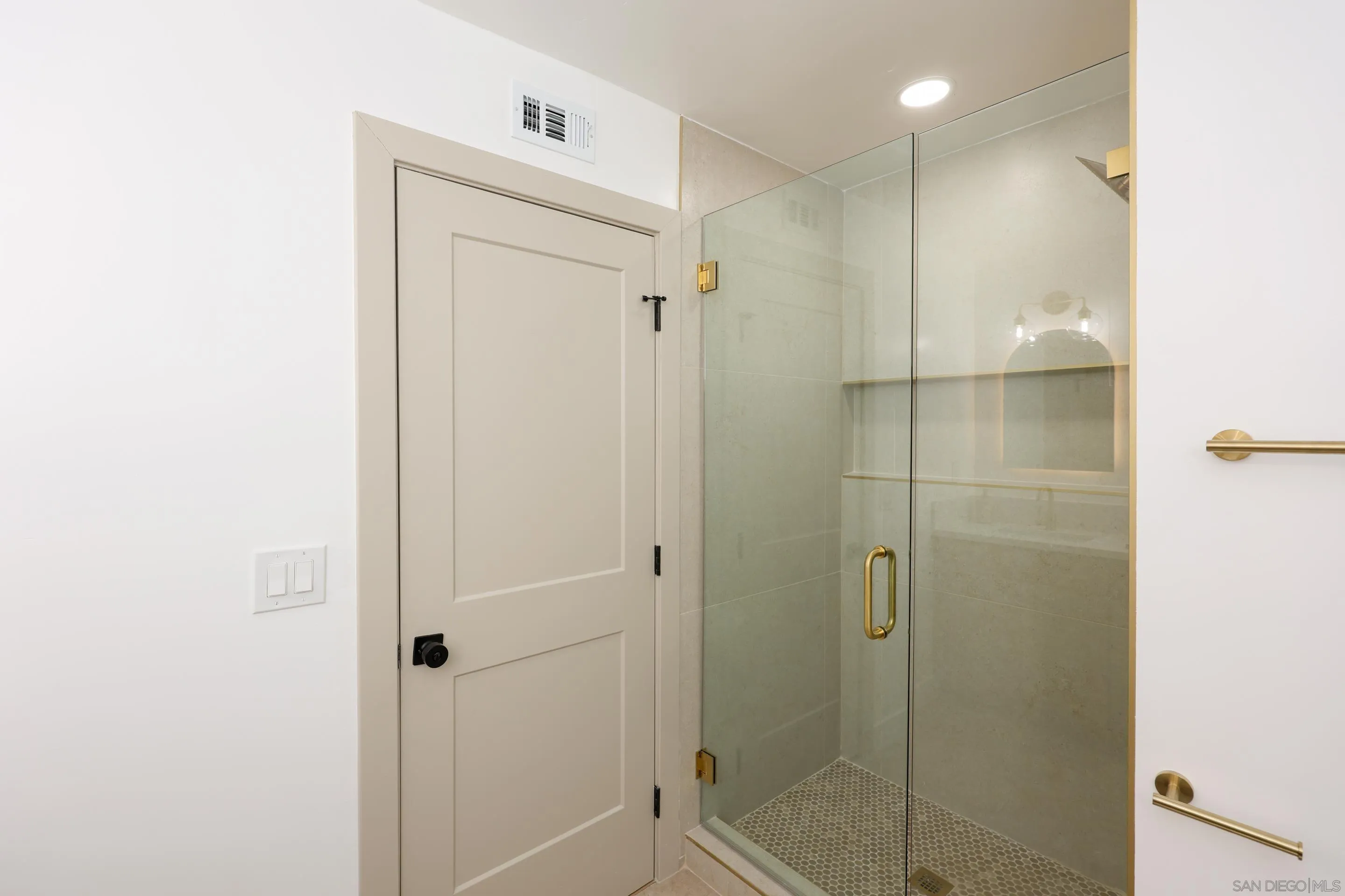 https://cdn.realtyfeed.com/cdn/127/260024460/841a1c10f7937d1f2f747a6cd856de51.webp