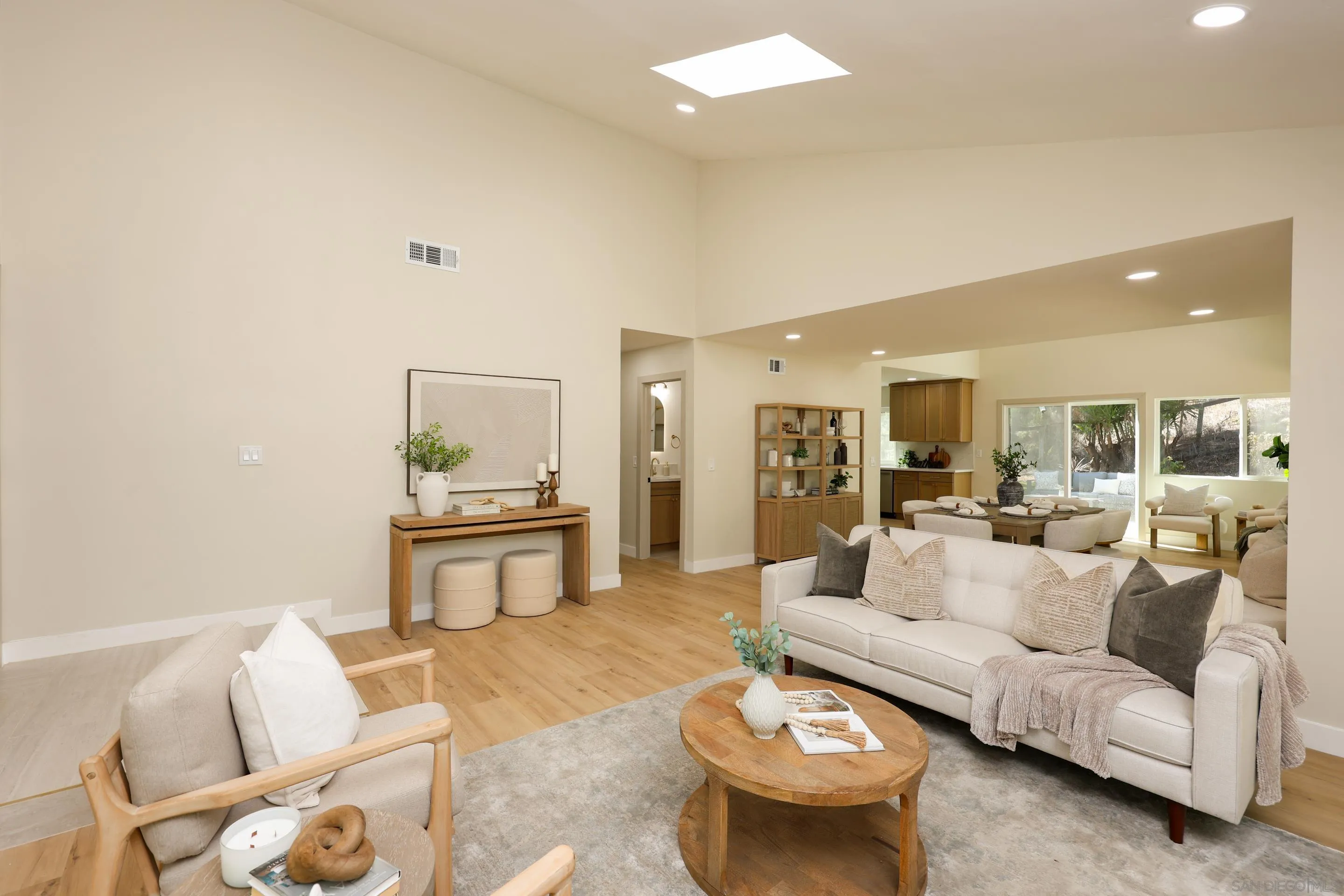 https://cdn.realtyfeed.com/cdn/127/260024460/c0eb4eb0f8cc95d105fcad51ad04421c.webp
